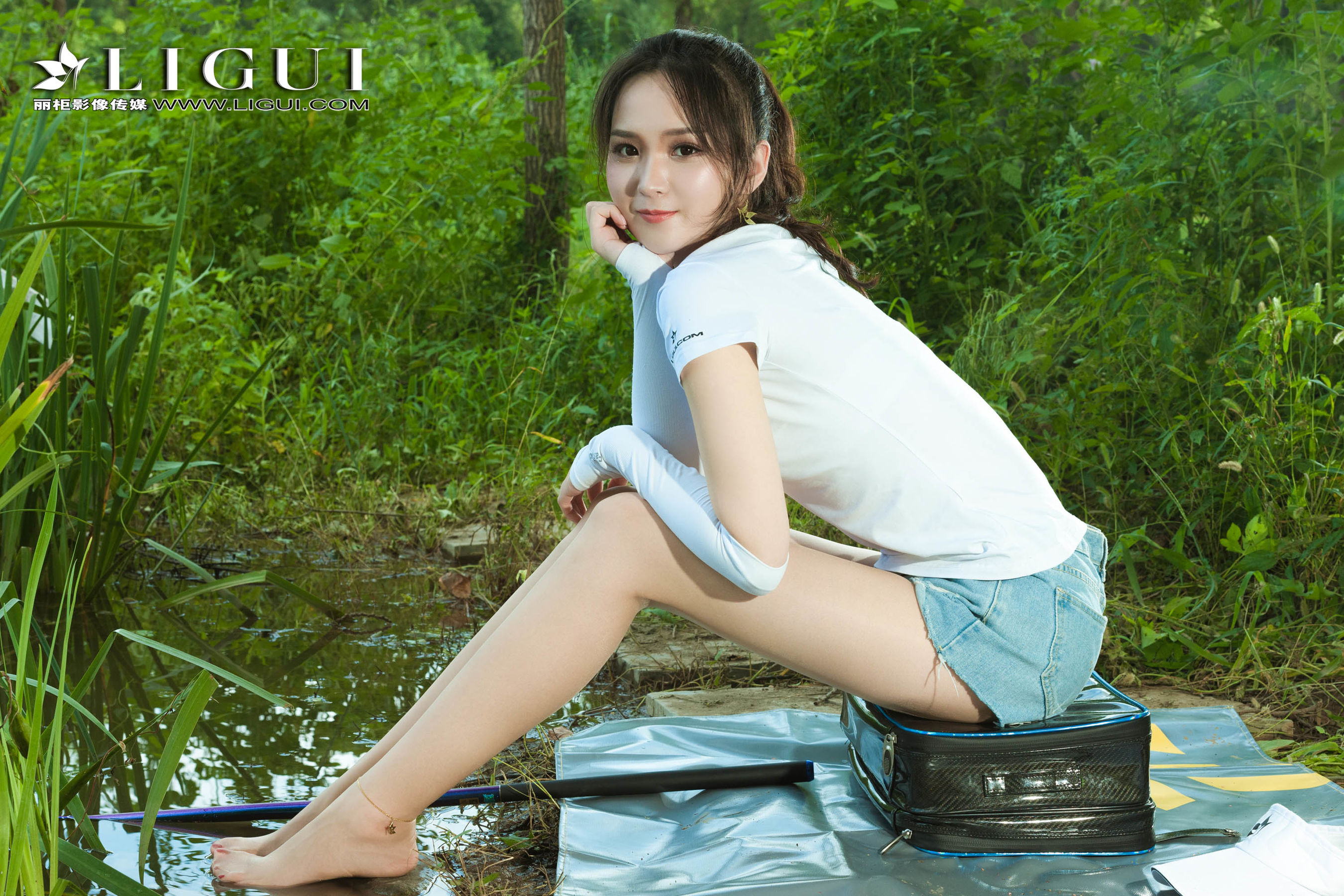 腿模小戈《钓鱼丝足》 [丽柜Liguil] 网络丽人 写真集