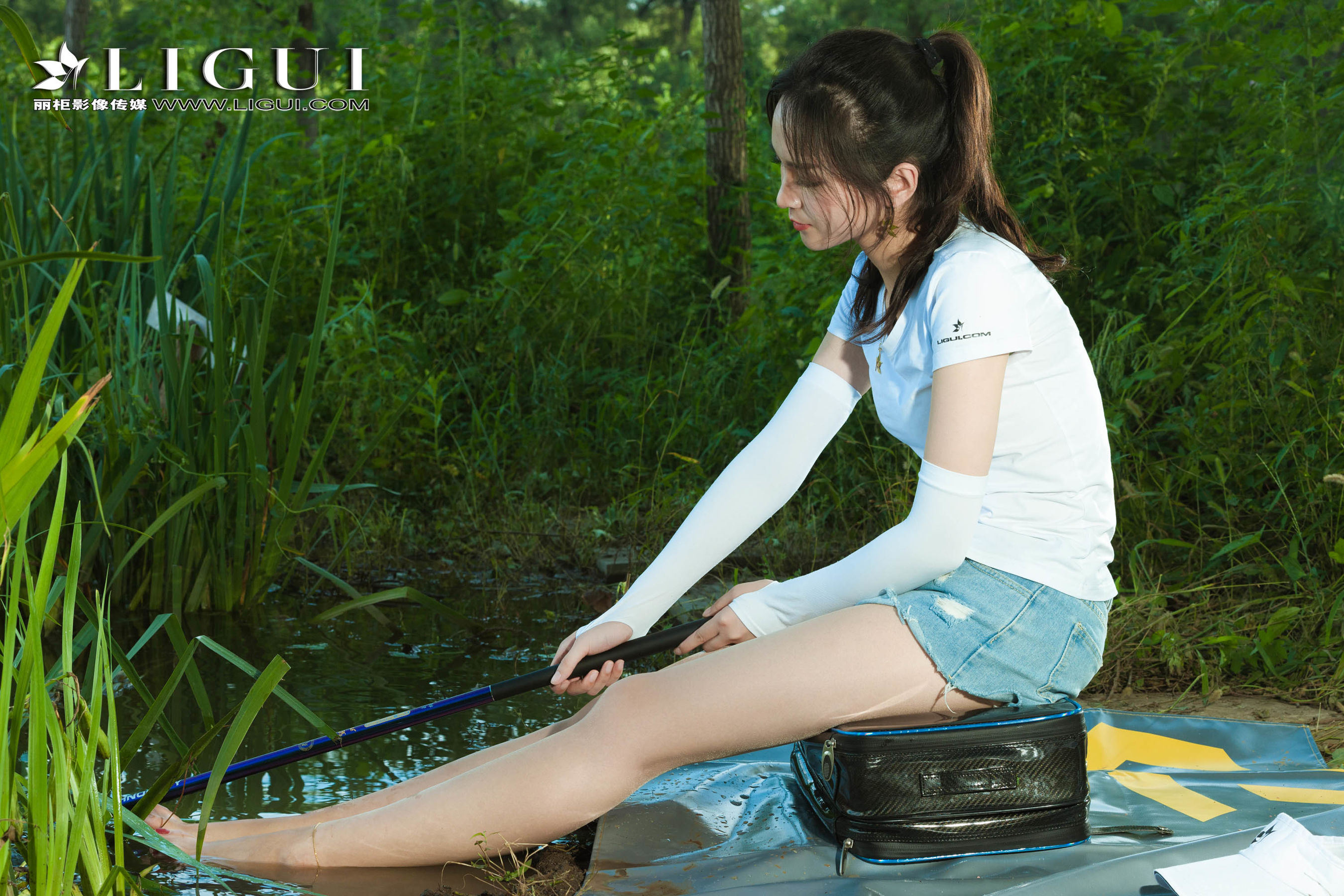 腿模小戈《钓鱼丝足》 [丽柜Liguil] 网络丽人 写真集