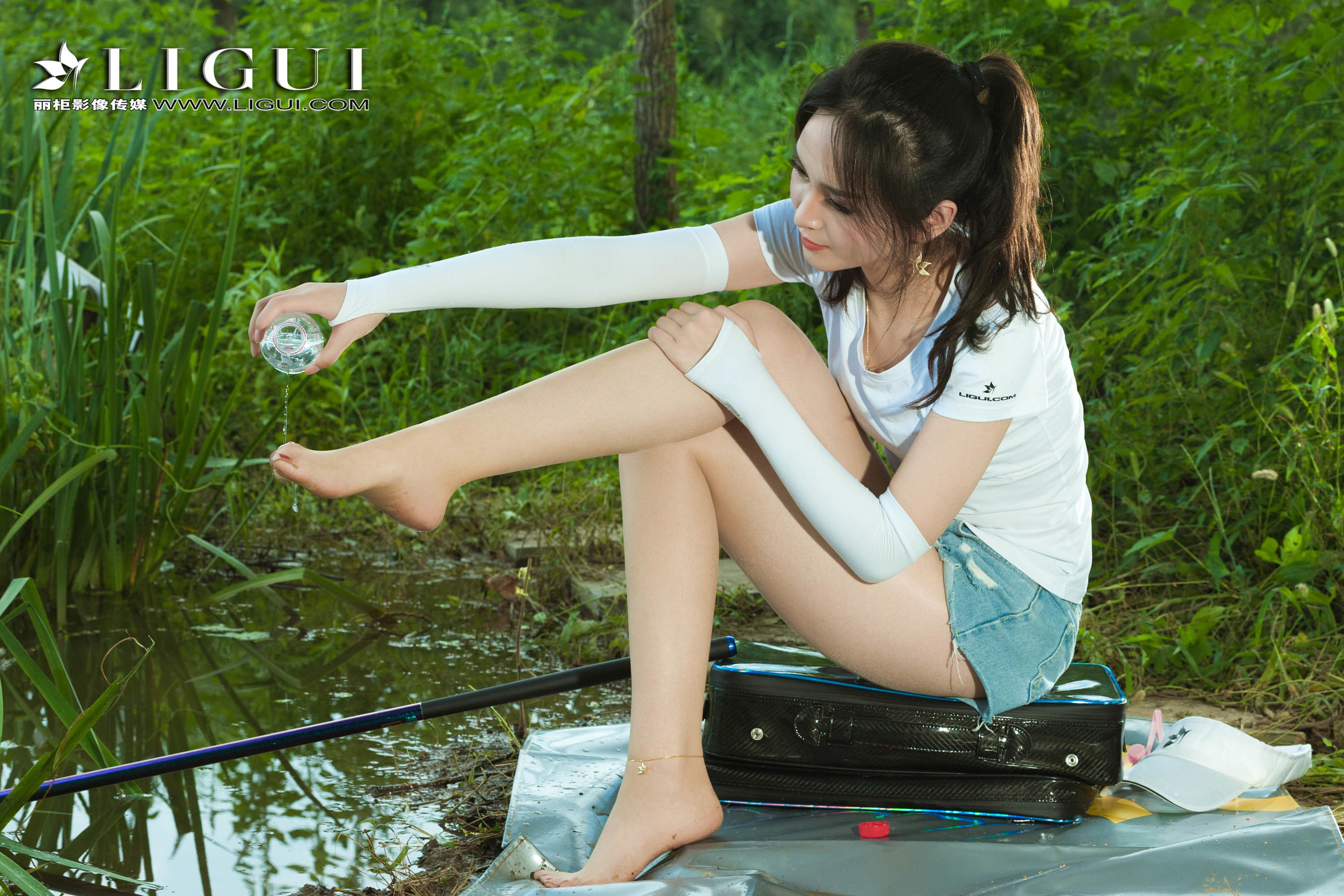 腿模小戈《钓鱼丝足》 [丽柜Liguil] 网络丽人 写真集