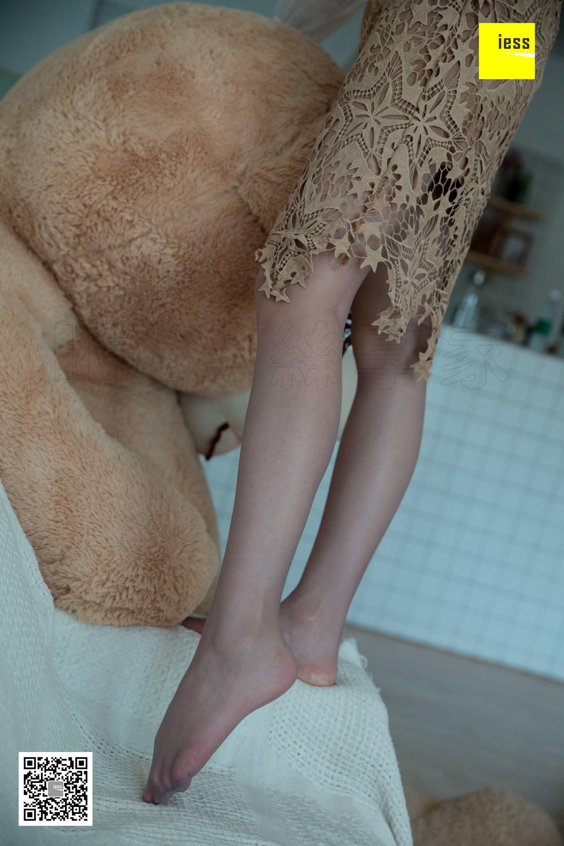 文欣《大熊也喜欢灰丝》 [异思趣向IESS] 丝享家301 美腿丝足写真集