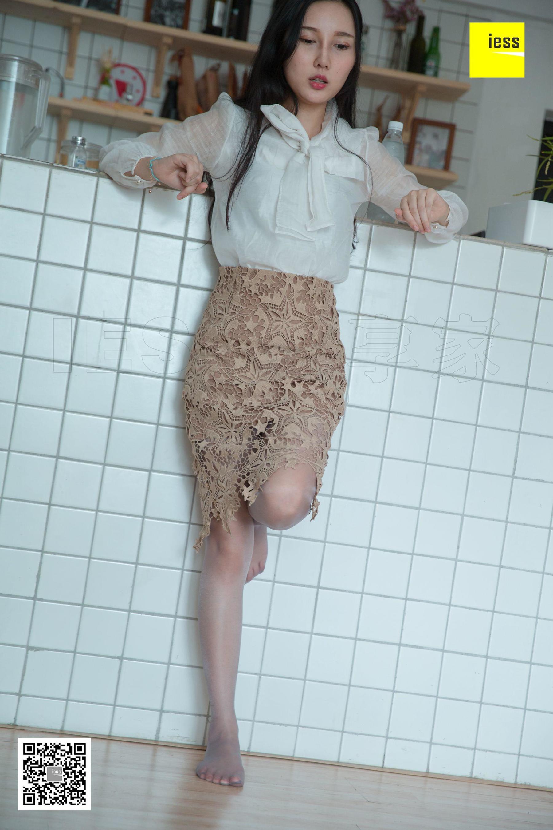 文欣《大熊也喜欢灰丝》 [异思趣向IESS] 丝享家301 美腿丝足写真集