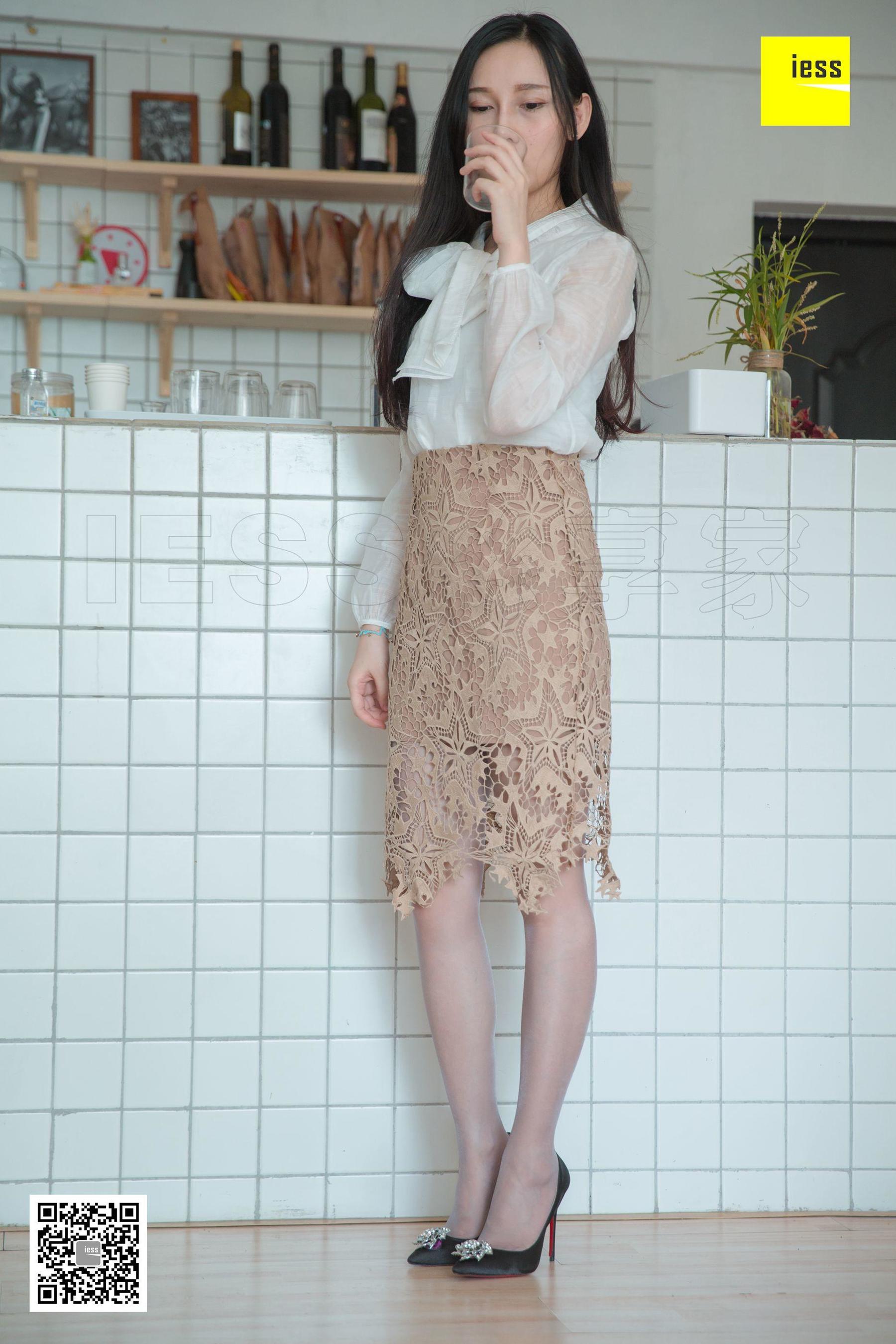 文欣《大熊也喜欢灰丝》 [异思趣向IESS] 丝享家301 美腿丝足写真集