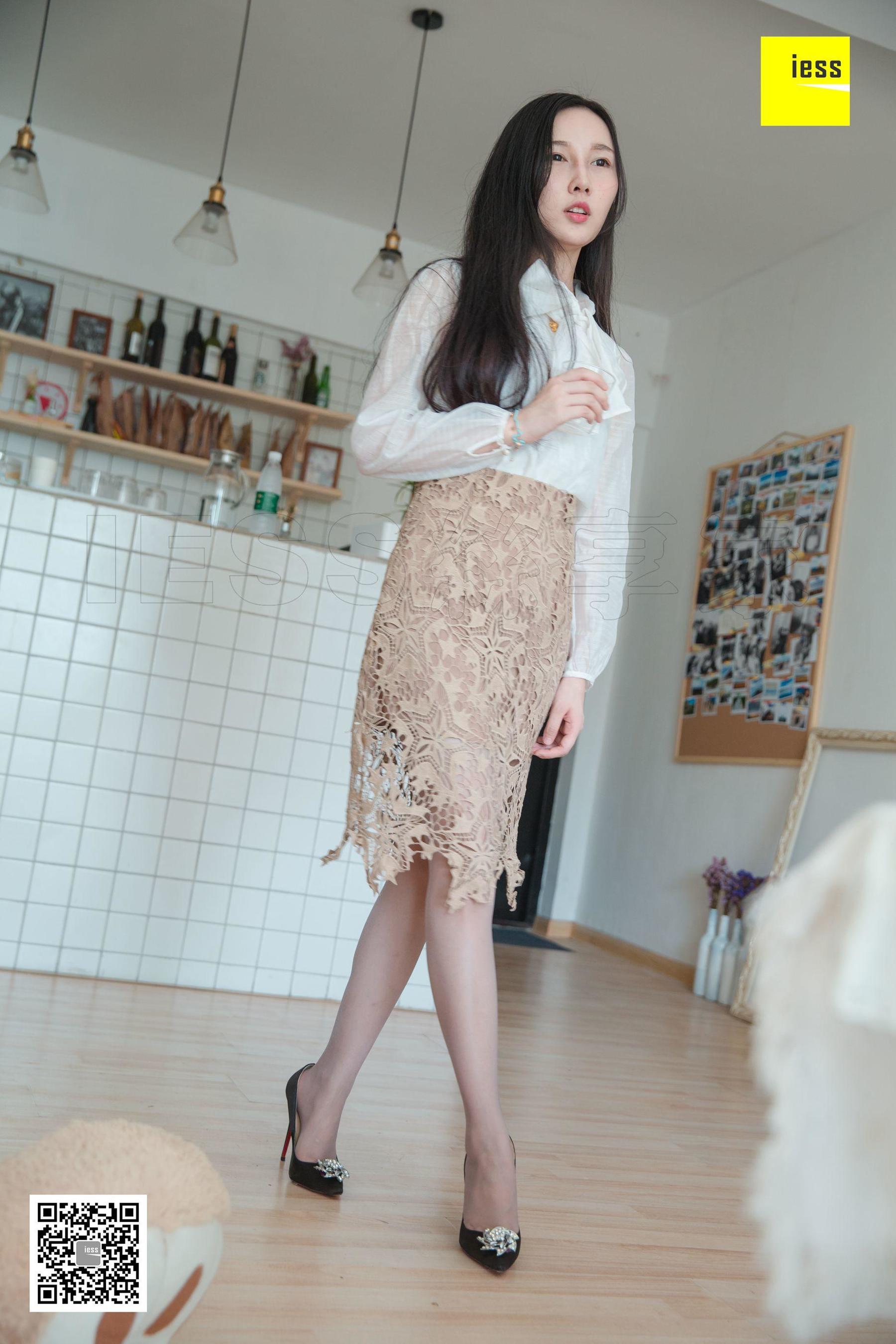 文欣《大熊也喜欢灰丝》 [异思趣向IESS] 丝享家301 美腿丝足写真集