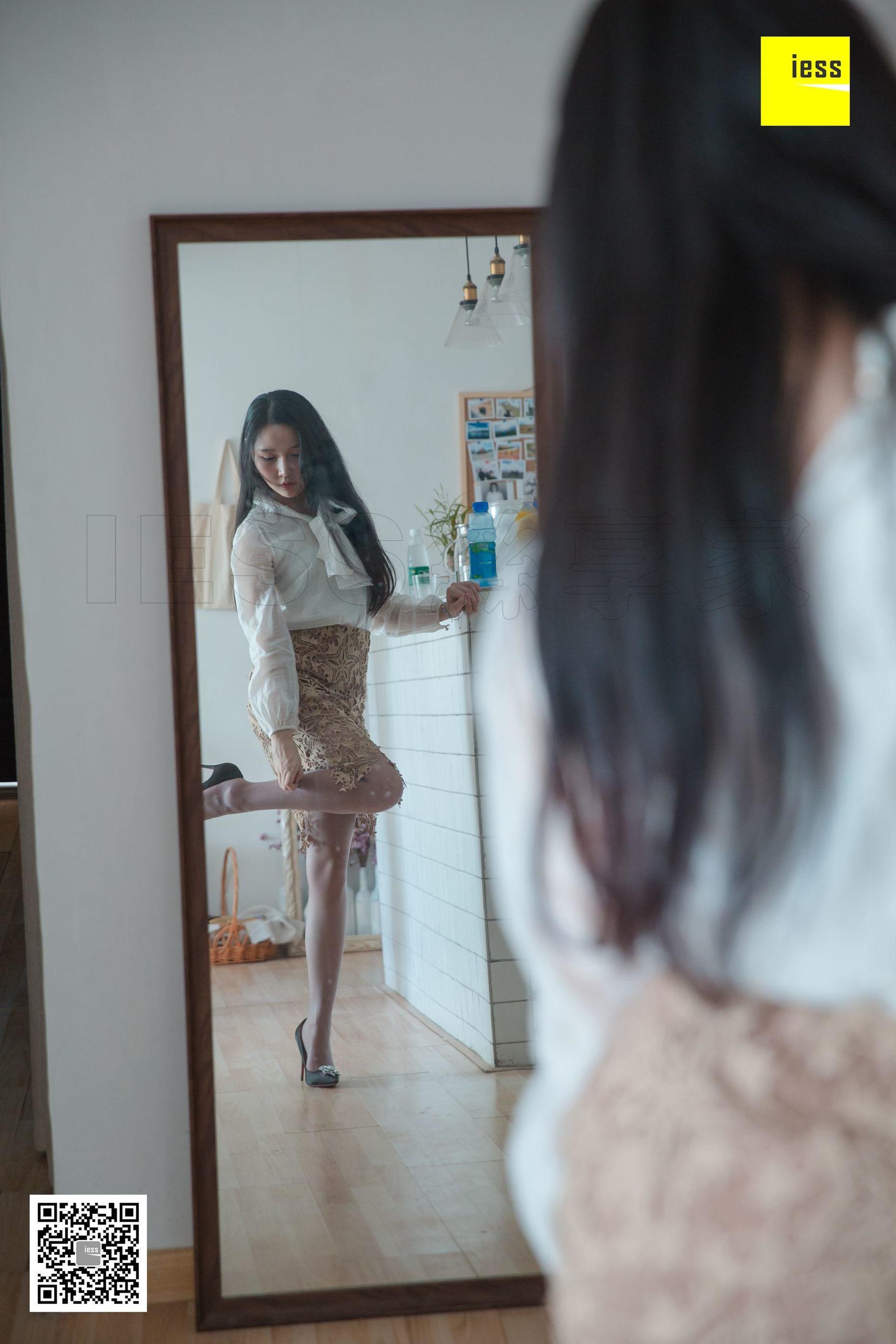 文欣《大熊也喜欢灰丝》 [异思趣向IESS] 丝享家301 美腿丝足写真集