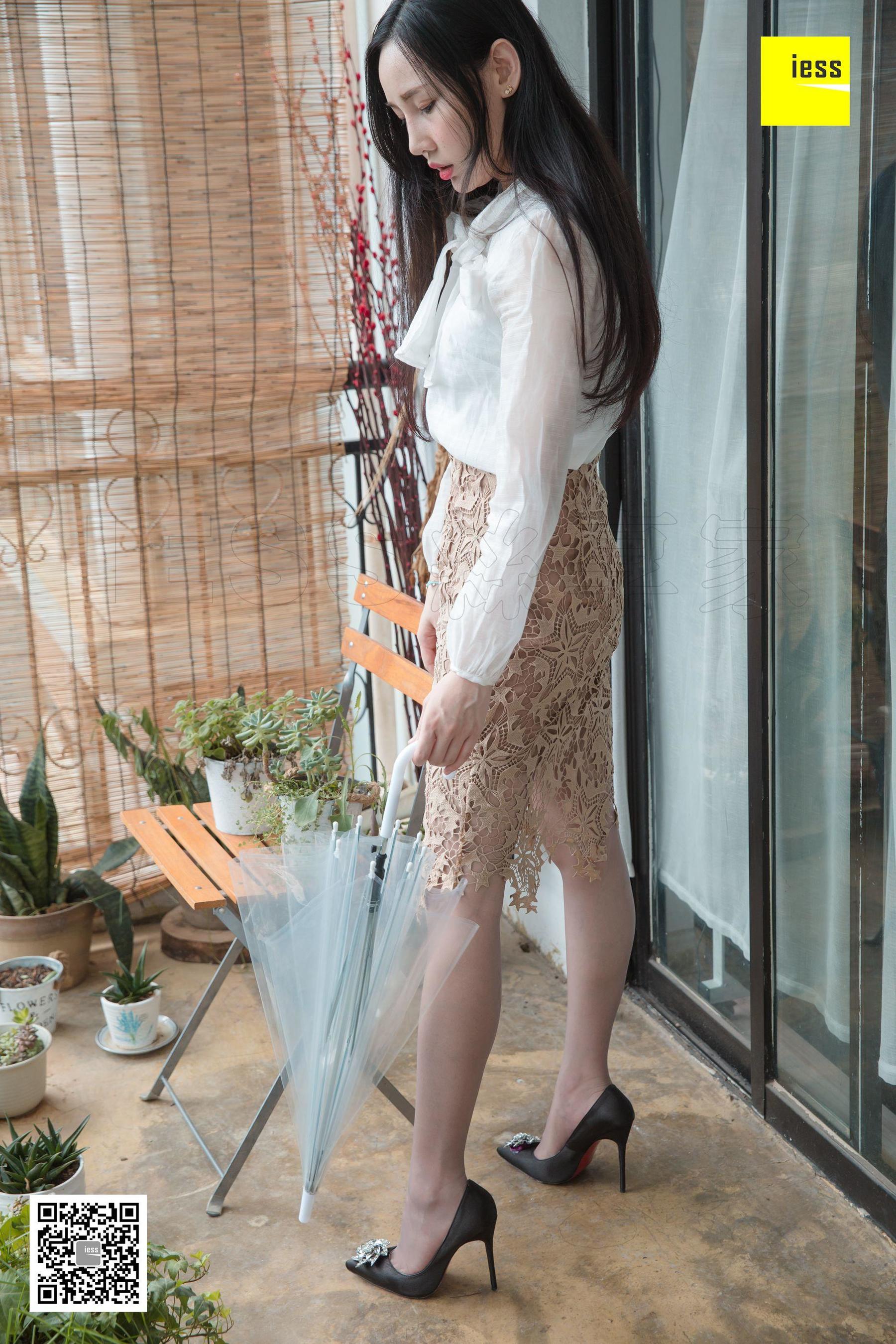 文欣《大熊也喜欢灰丝》 [异思趣向IESS] 丝享家301 美腿丝足写真集