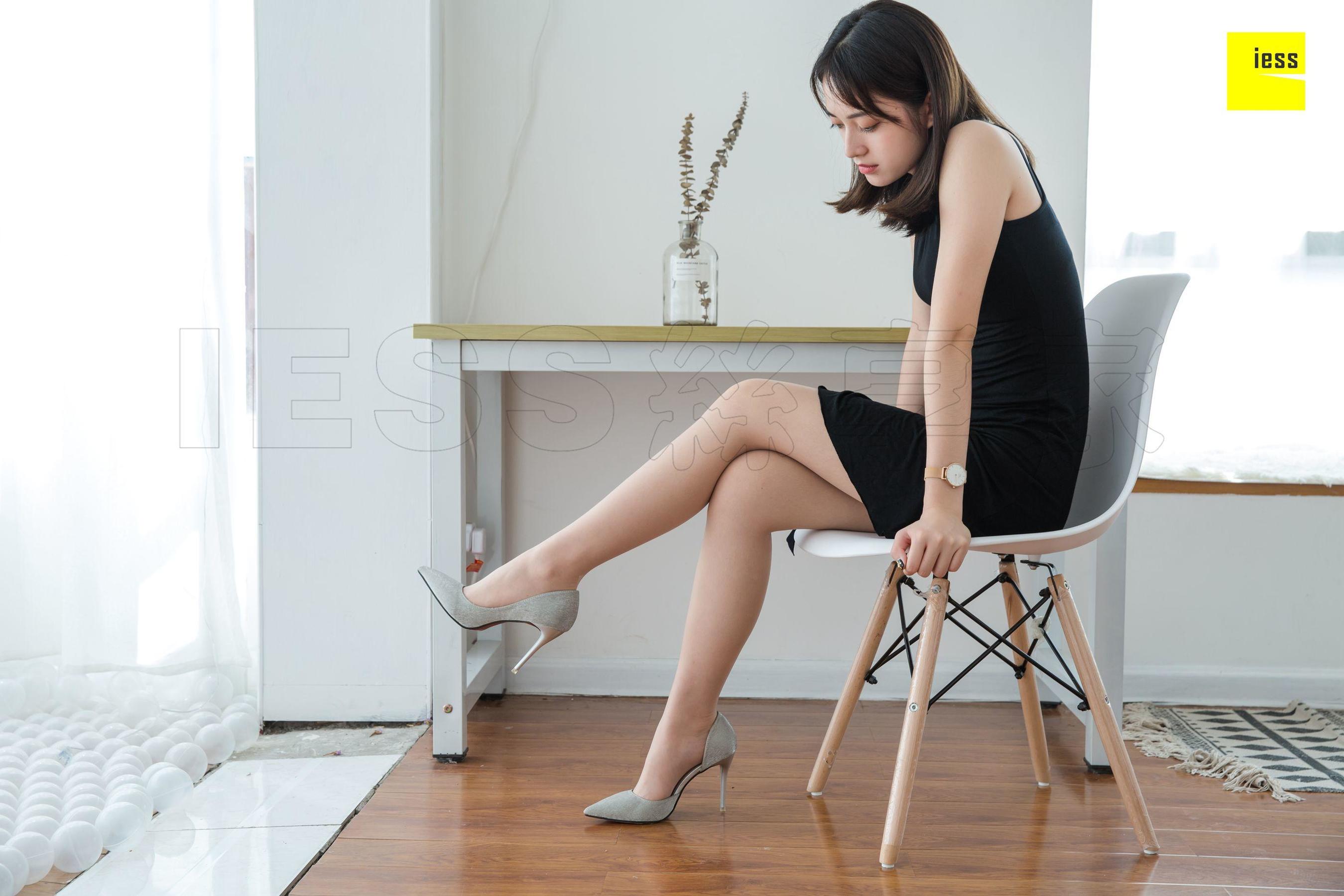 姗姗 《哪里来的线头？》 [异思趣向IESS] 丝享家306 丝袜美腿写真集