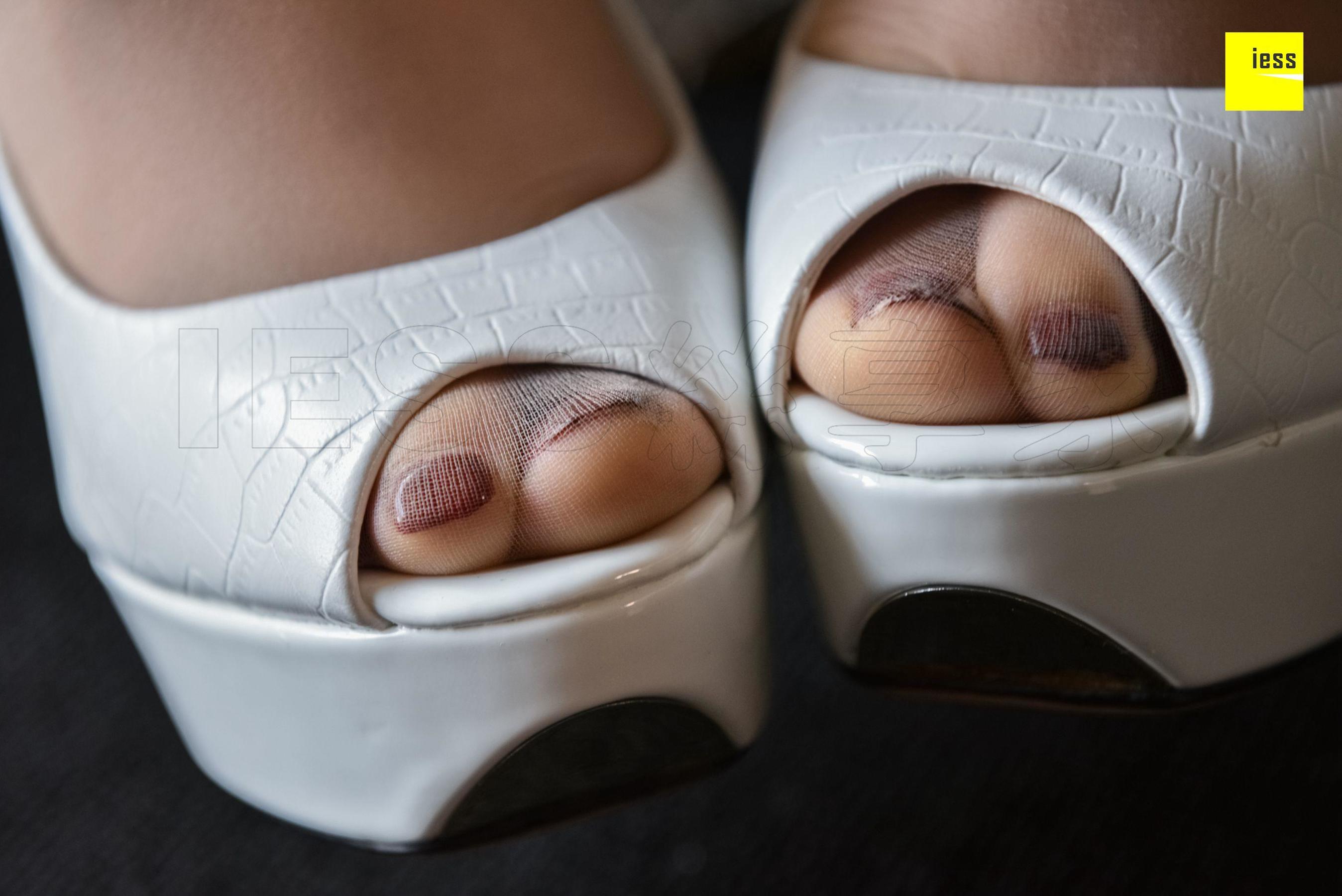 七七 《鱼嘴的幻想》 [异思趣向IESS] 丝享家307 美腿丝足写真集