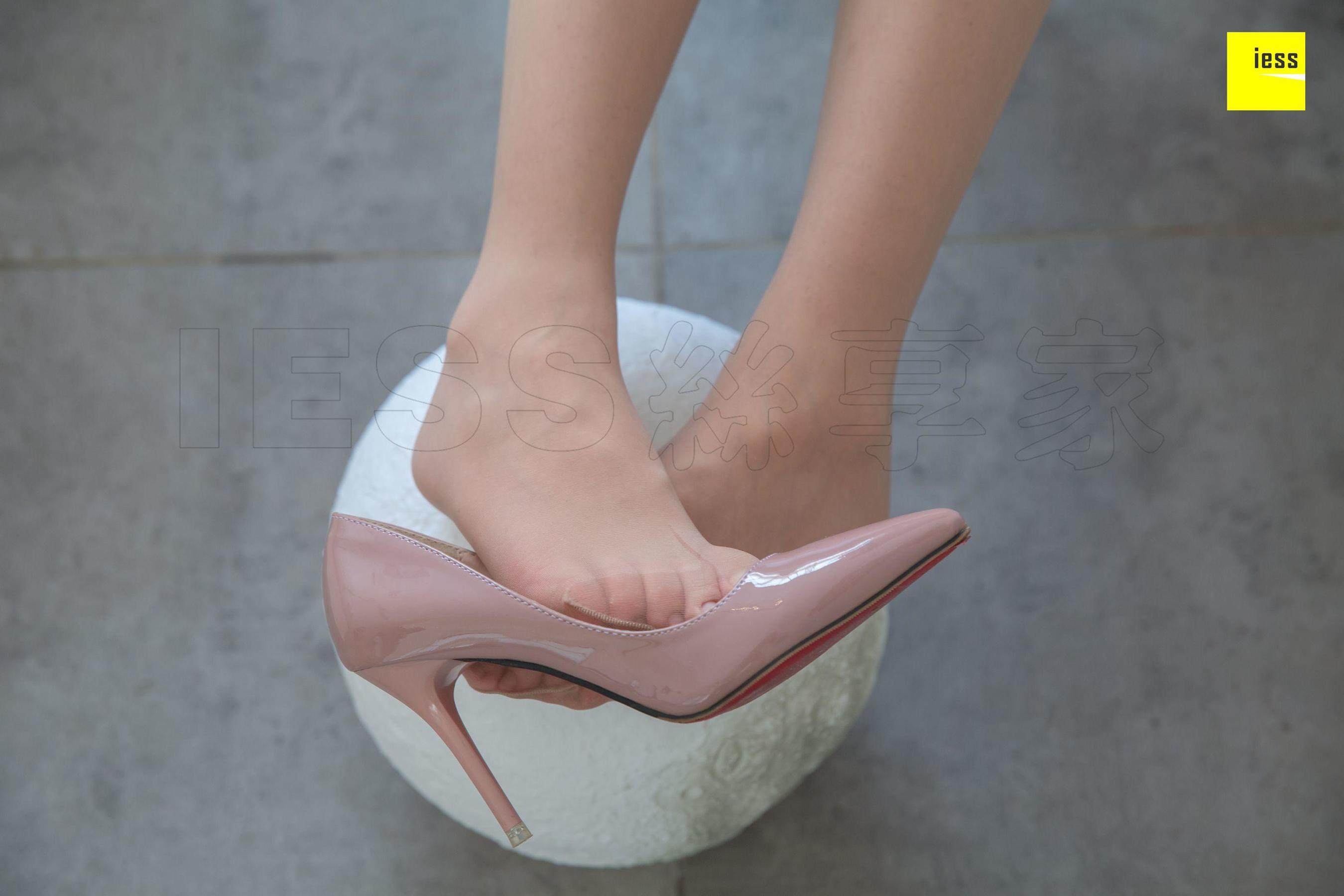 文欣 《那微微翘起的曲线》 [异思趣向IESS] 丝享家311 美腿美足写真集