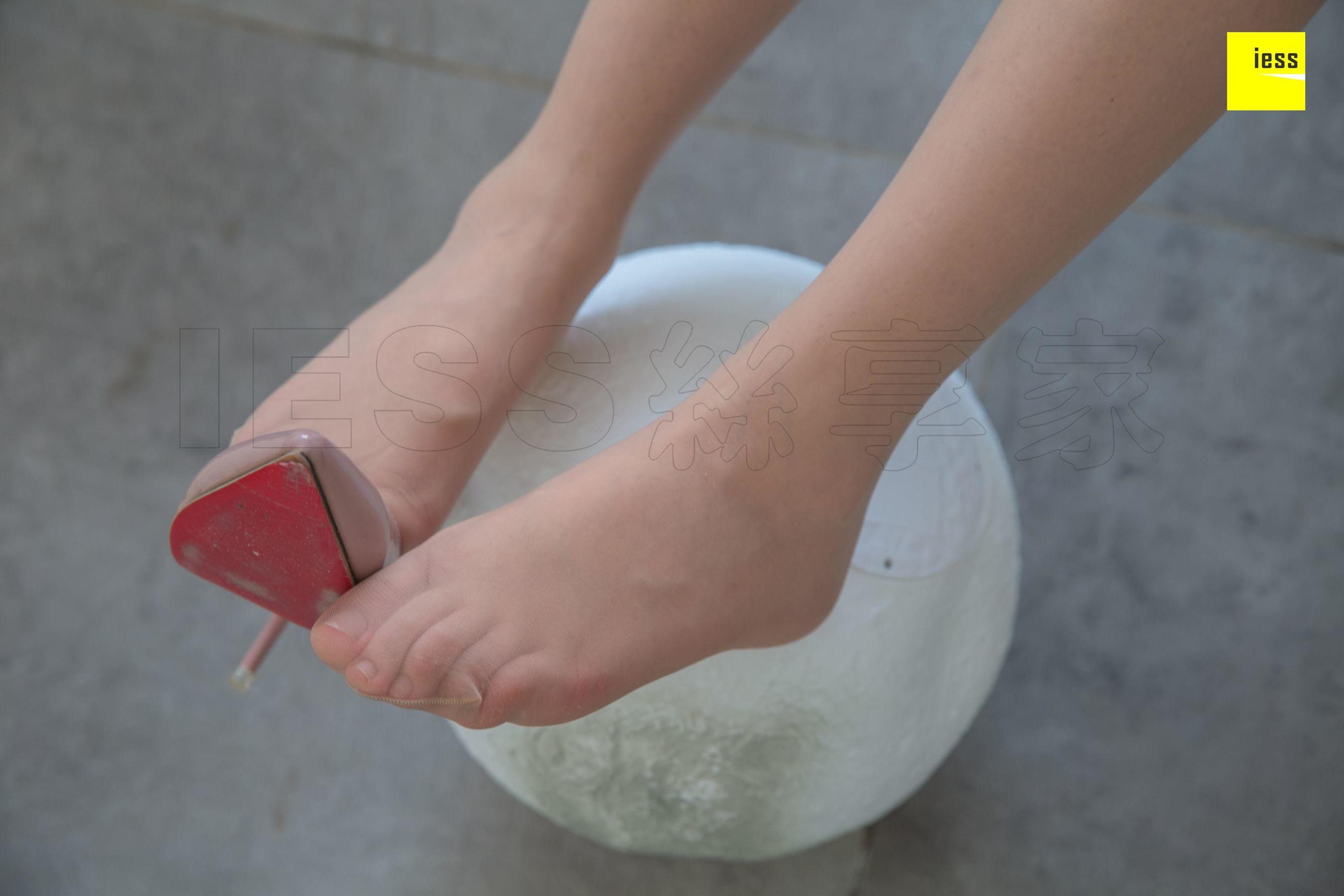 文欣 《那微微翘起的曲线》 [异思趣向IESS] 丝享家311 美腿美足写真集