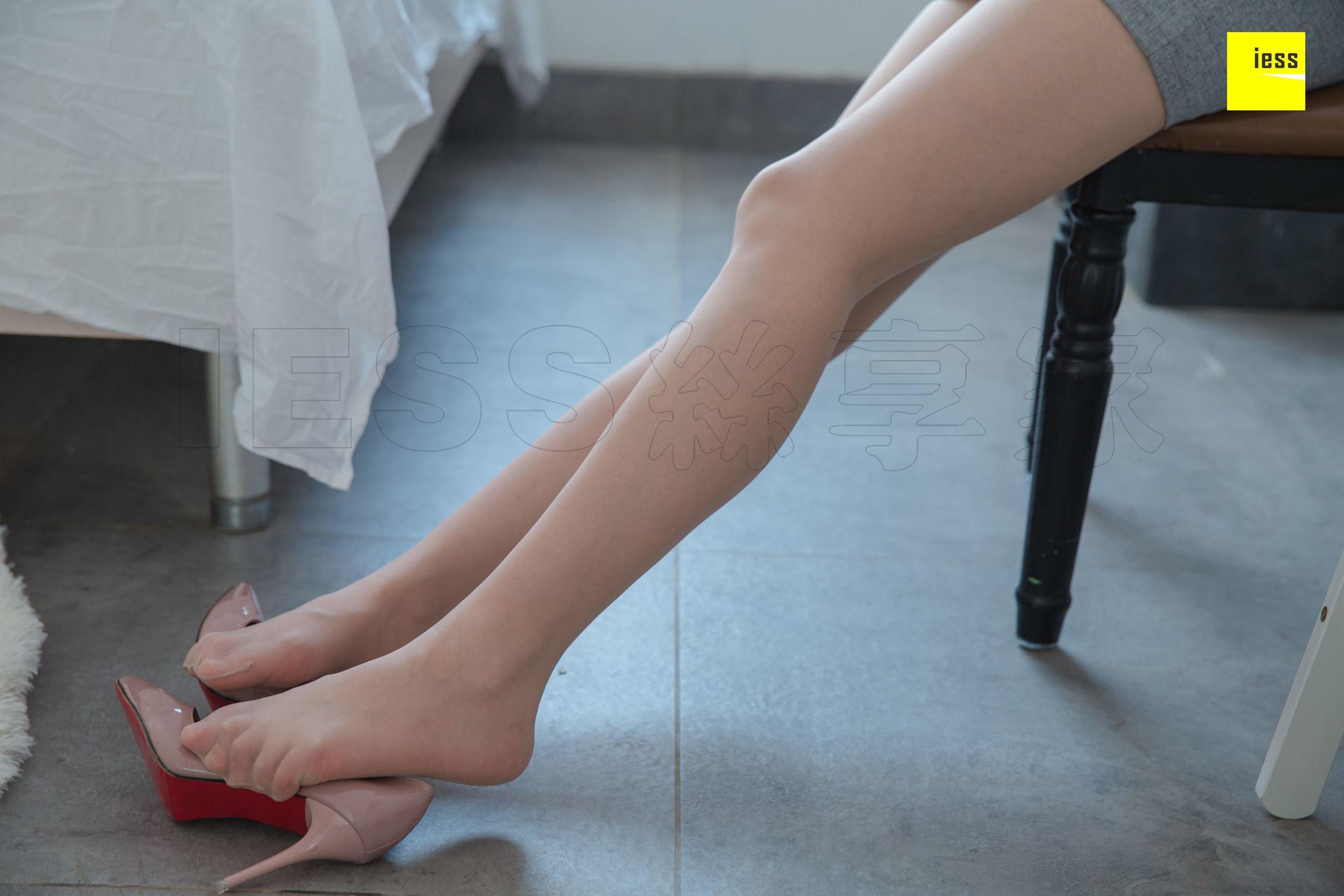 文欣 《那微微翘起的曲线》 [异思趣向IESS] 丝享家311 美腿美足写真集