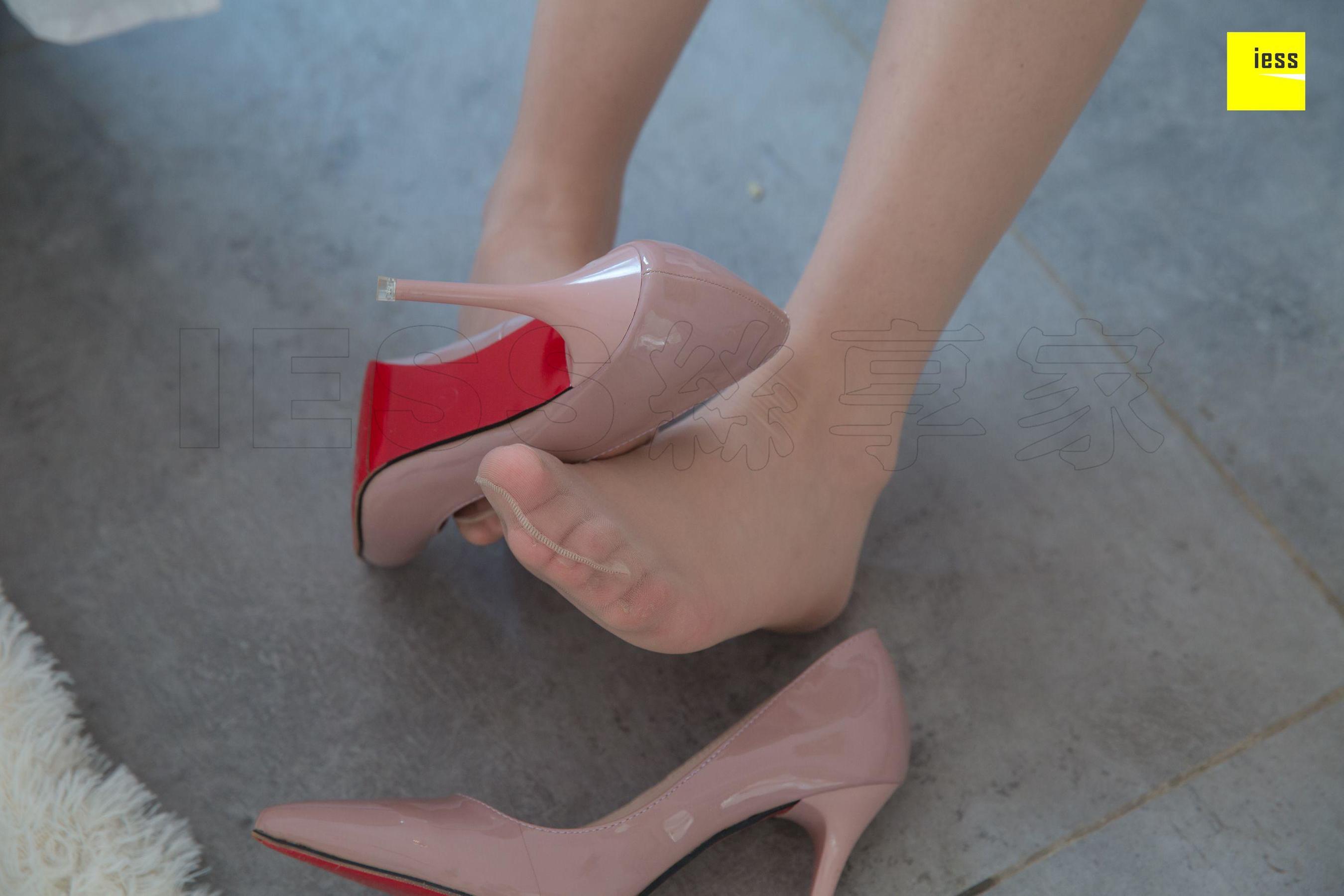 文欣 《那微微翘起的曲线》 [异思趣向IESS] 丝享家311 美腿美足写真集