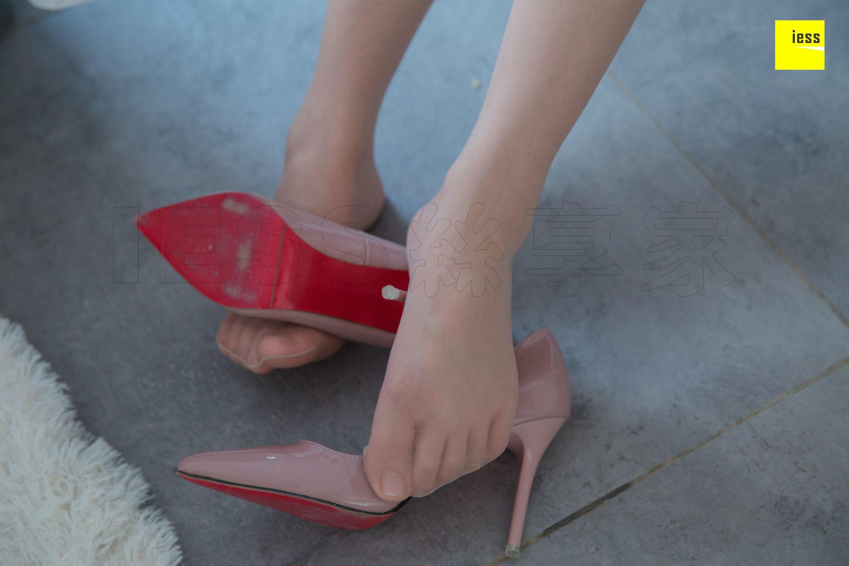 文欣 《那微微翘起的曲线》 [异思趣向IESS] 丝享家311 美腿美足写真集