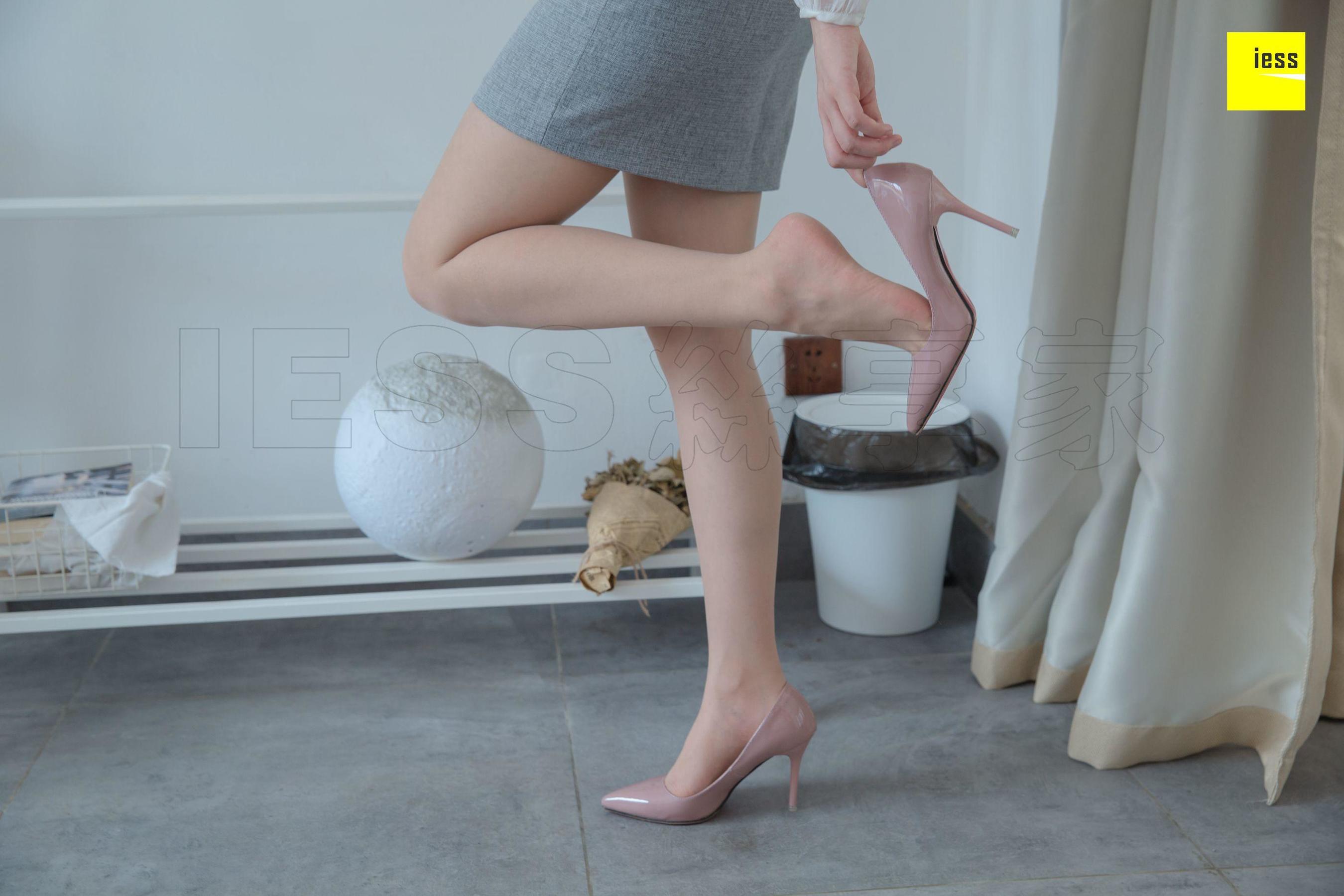 文欣 《那微微翘起的曲线》 [异思趣向IESS] 丝享家311 美腿美足写真集