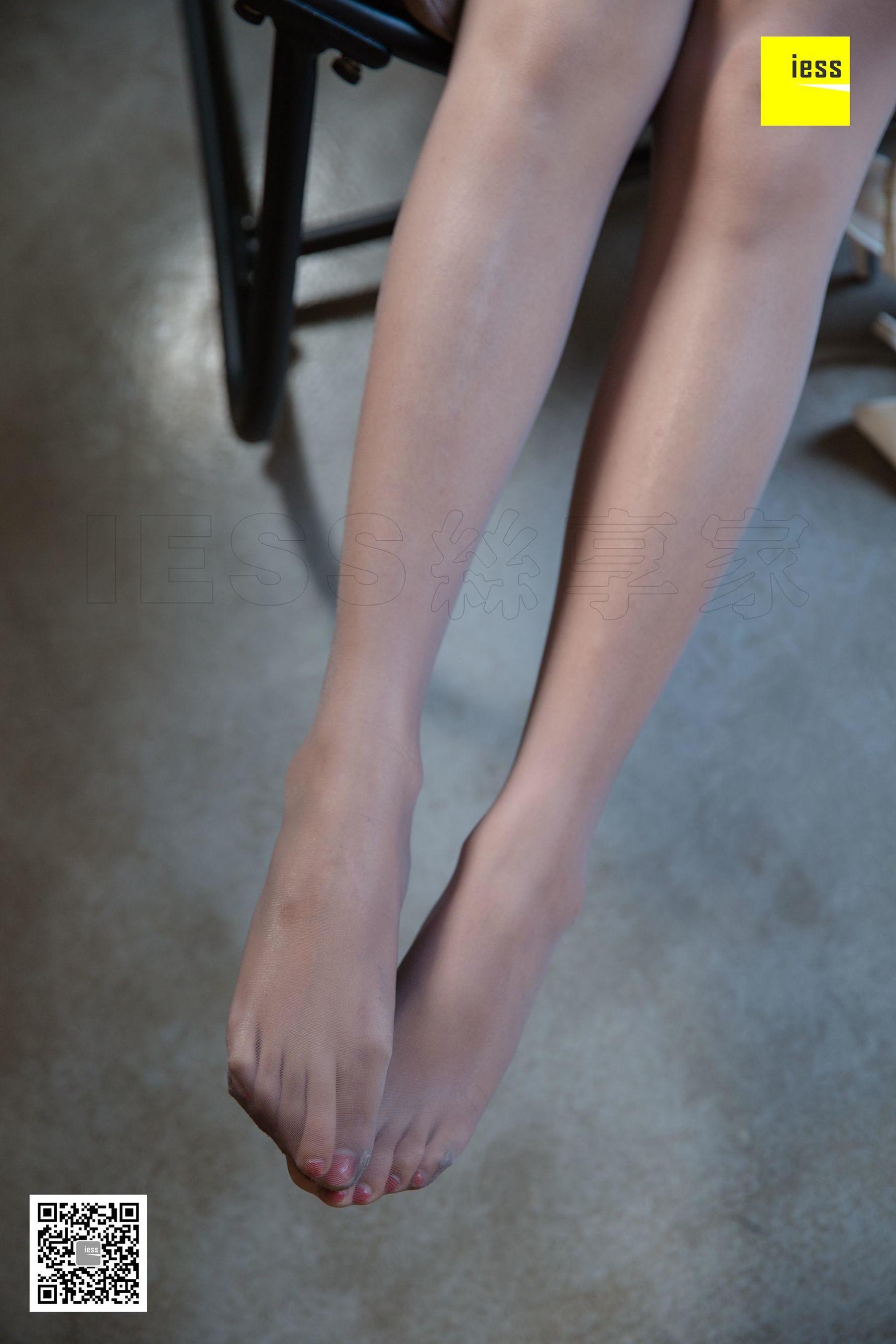 婉萍 《弹吉他的灰丝少女》 [异思趣向IESS] 丝享家312 美腿美足写真集