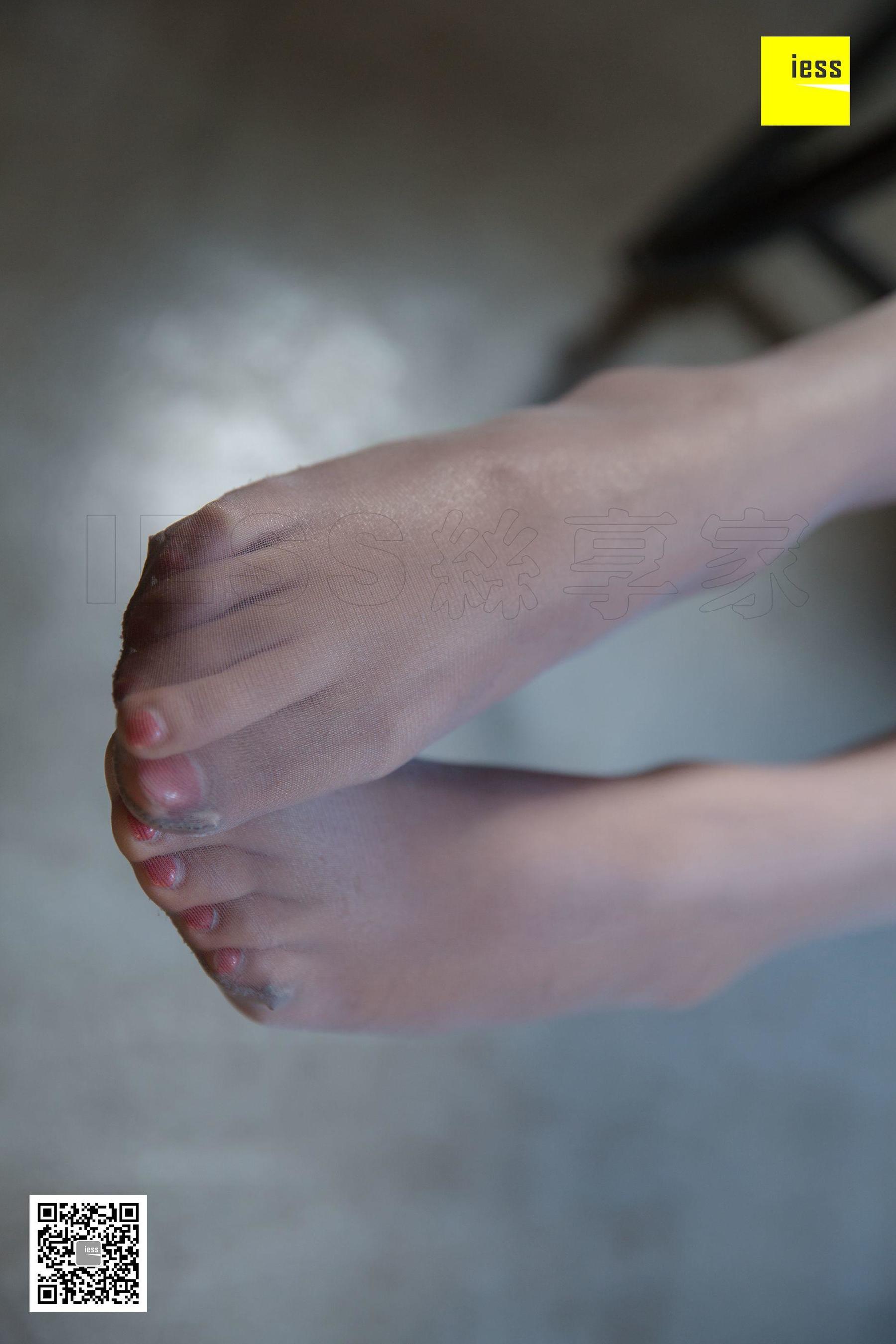 婉萍 《弹吉他的灰丝少女》 [异思趣向IESS] 丝享家312 美腿美足写真集