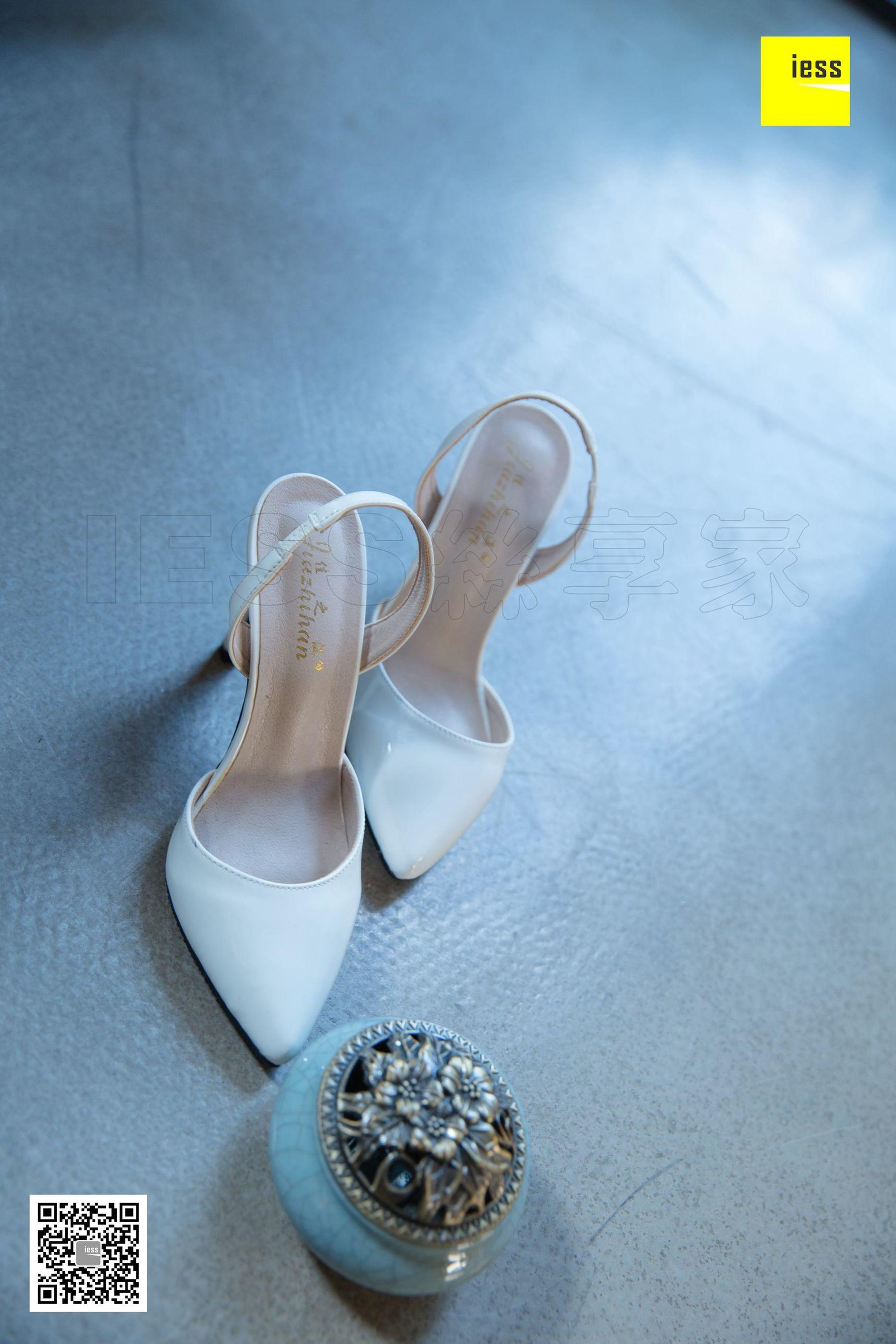 婉萍 《弹吉他的灰丝少女》 [异思趣向IESS] 丝享家312 美腿美足写真集