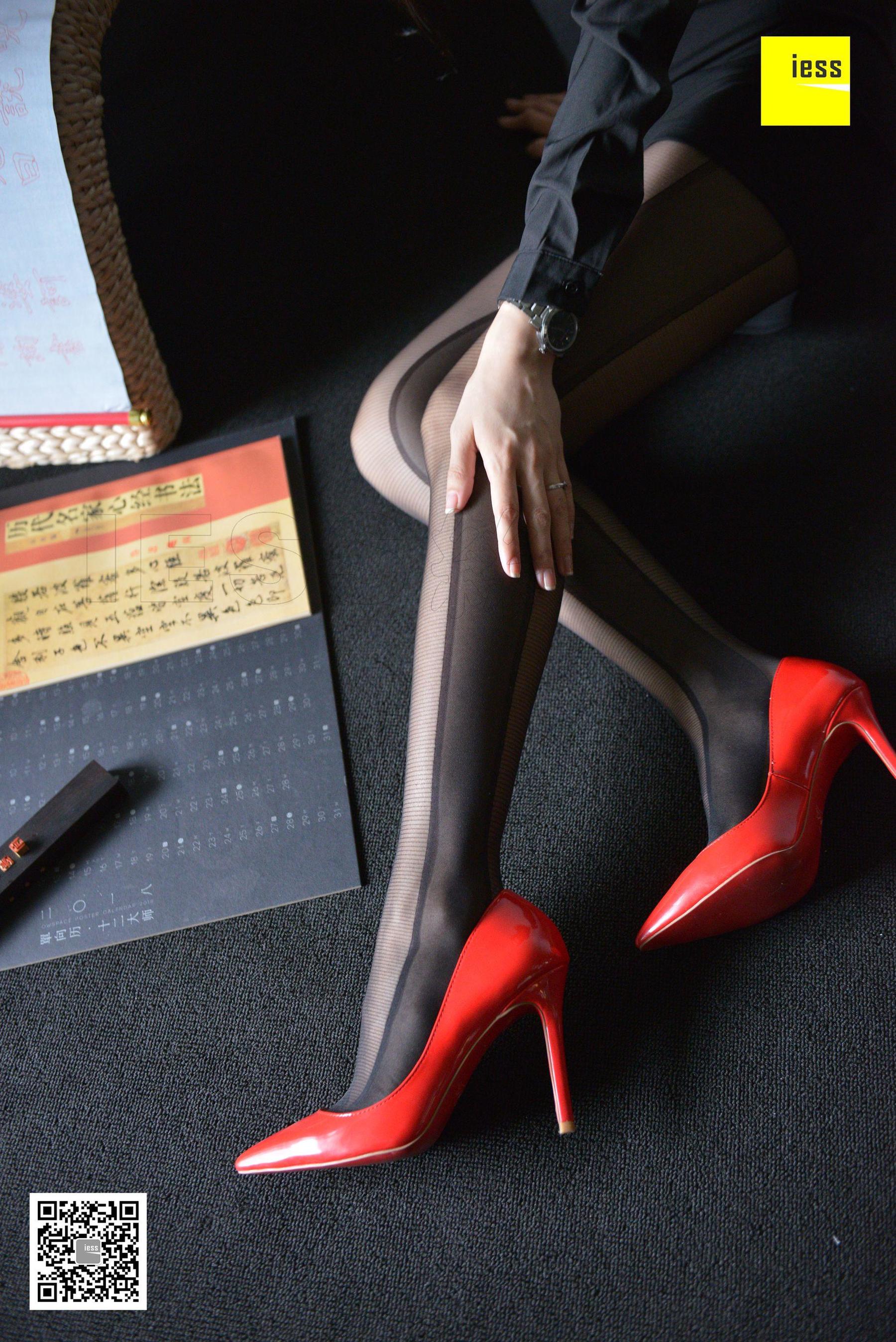 辣妈君君 《辣妈黑色时装袜》[异思趣向IESS] 丝享家317 美腿丝足写真集