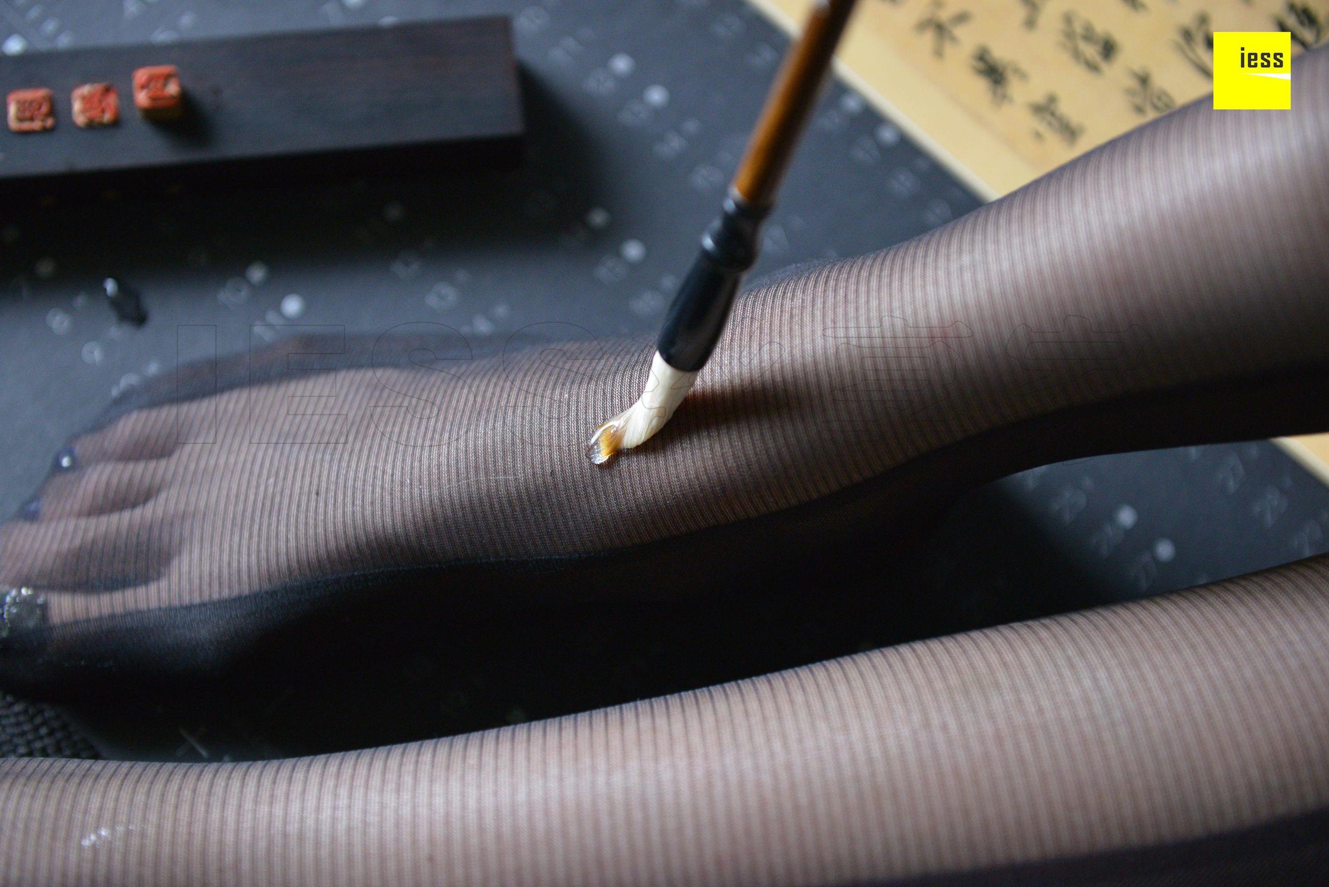 辣妈君君 《辣妈黑色时装袜》[异思趣向IESS] 丝享家317 美腿丝足写真集