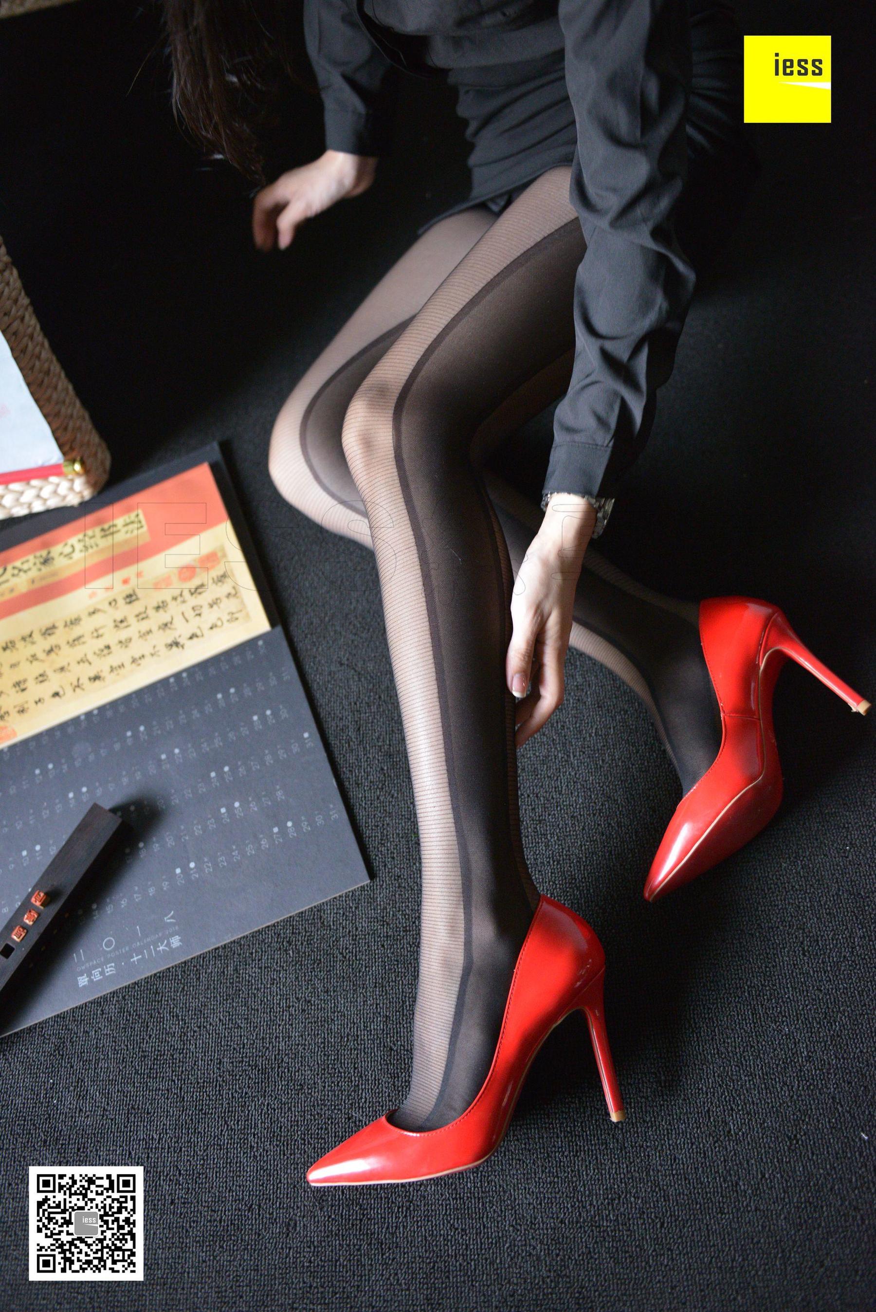 辣妈君君 《辣妈黑色时装袜》[异思趣向IESS] 丝享家317 美腿丝足写真集