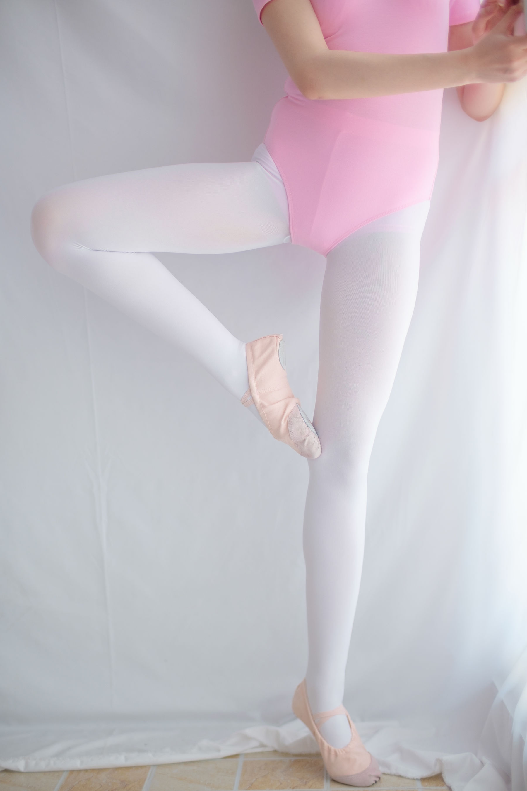 《白丝粉红少女》 [森萝财团] R15-012 写真集