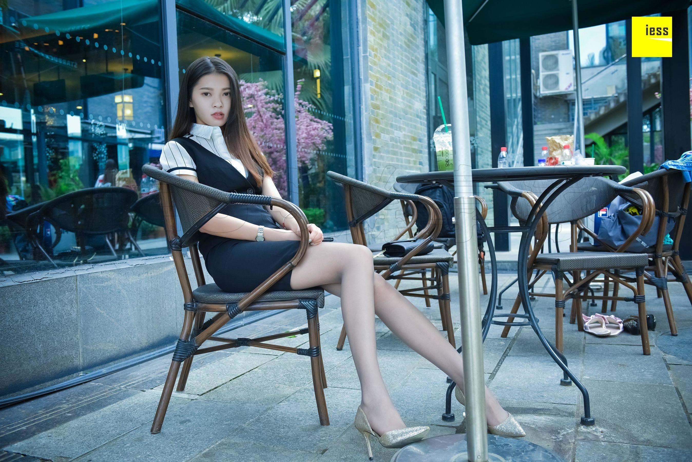 模特七七 《星巴克偶遇同事》[异思趣向IESS] 写真集