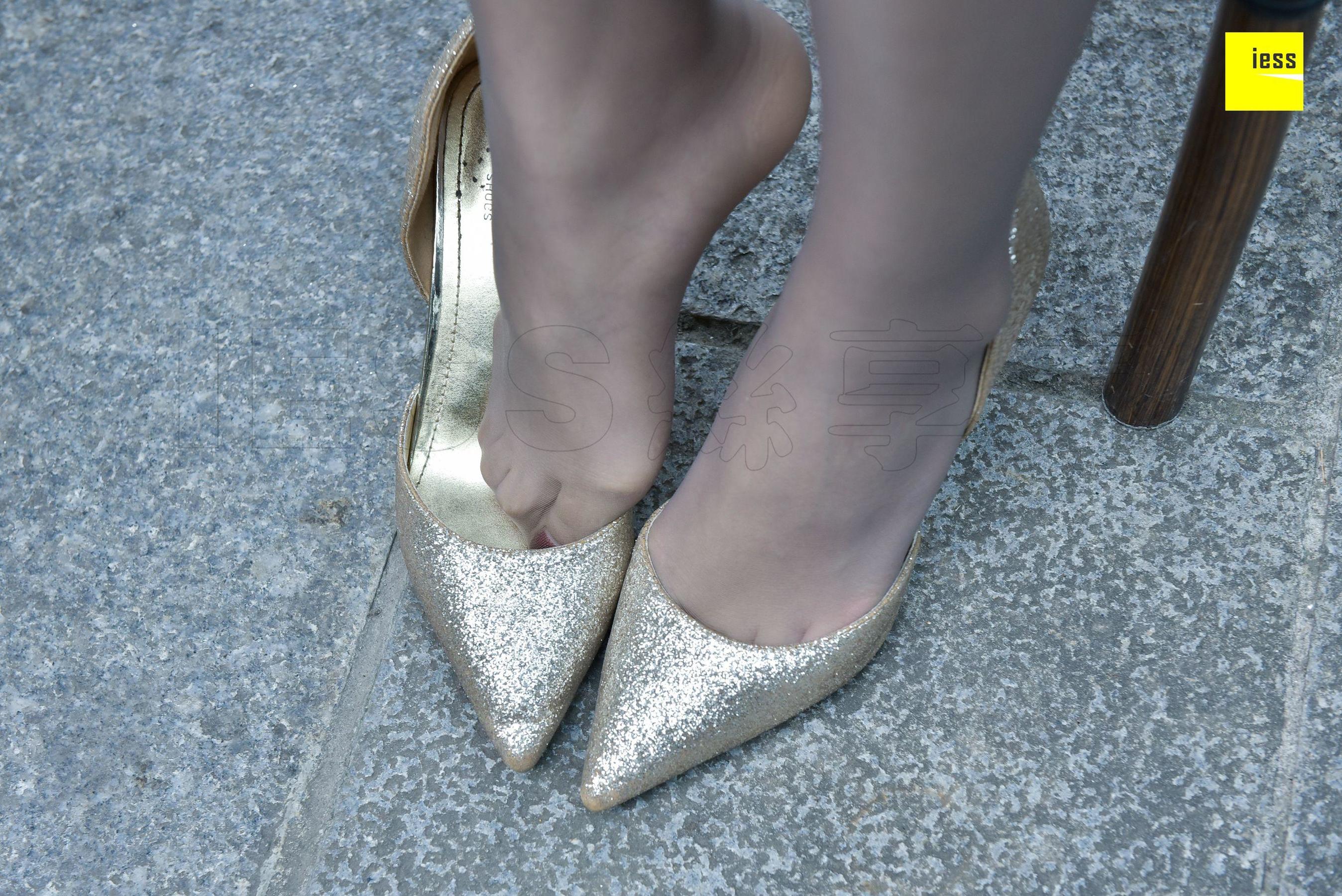 模特七七 《星巴克偶遇同事》[异思趣向IESS] 写真集