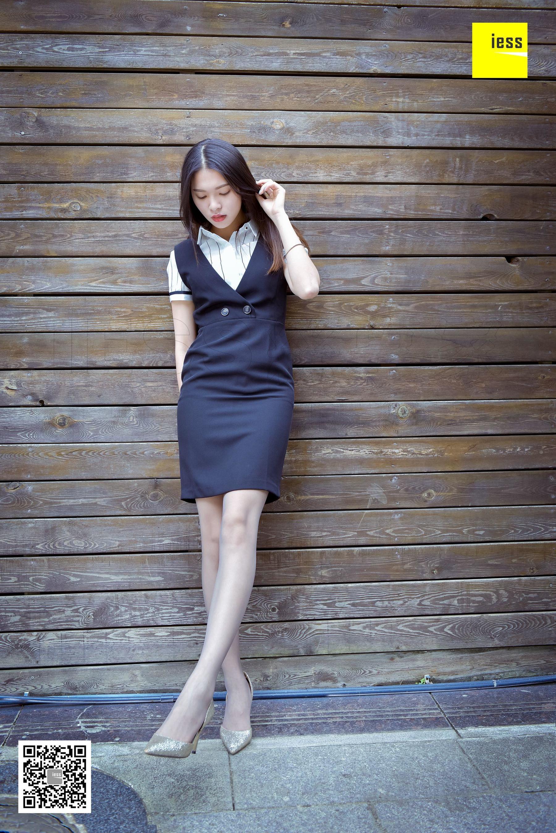 模特七七 《星巴克偶遇同事》[异思趣向IESS] 写真集