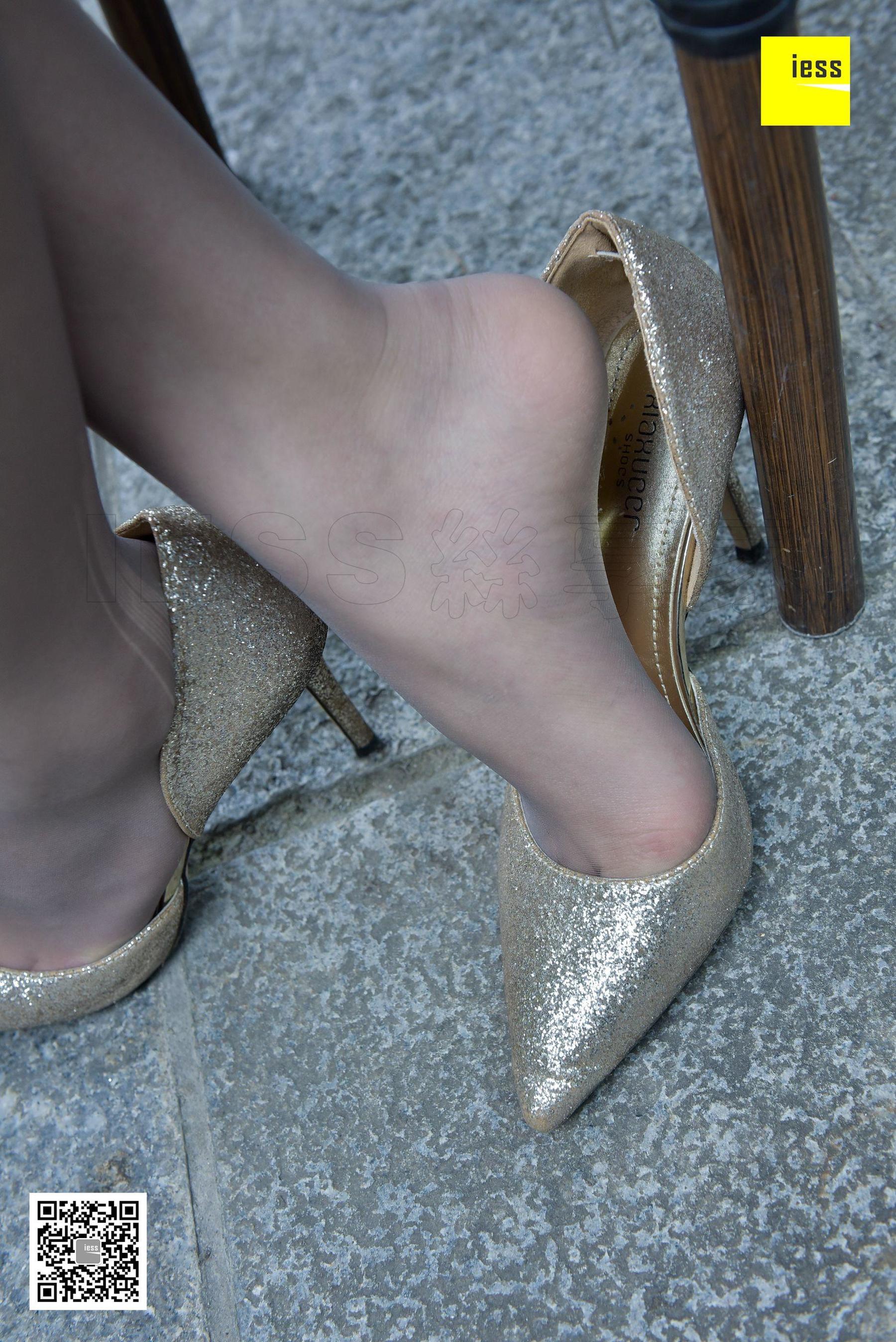 模特七七 《星巴克偶遇同事》[异思趣向IESS] 写真集