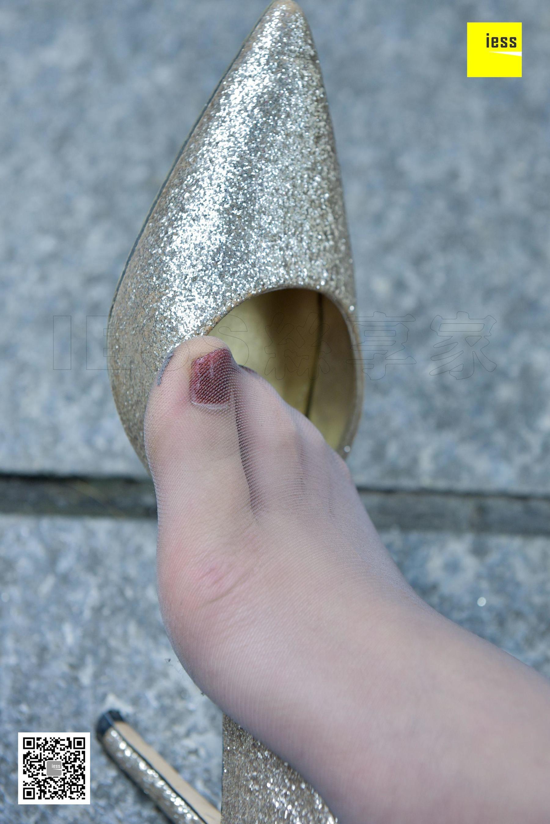 模特七七 《星巴克偶遇同事》[异思趣向IESS] 写真集