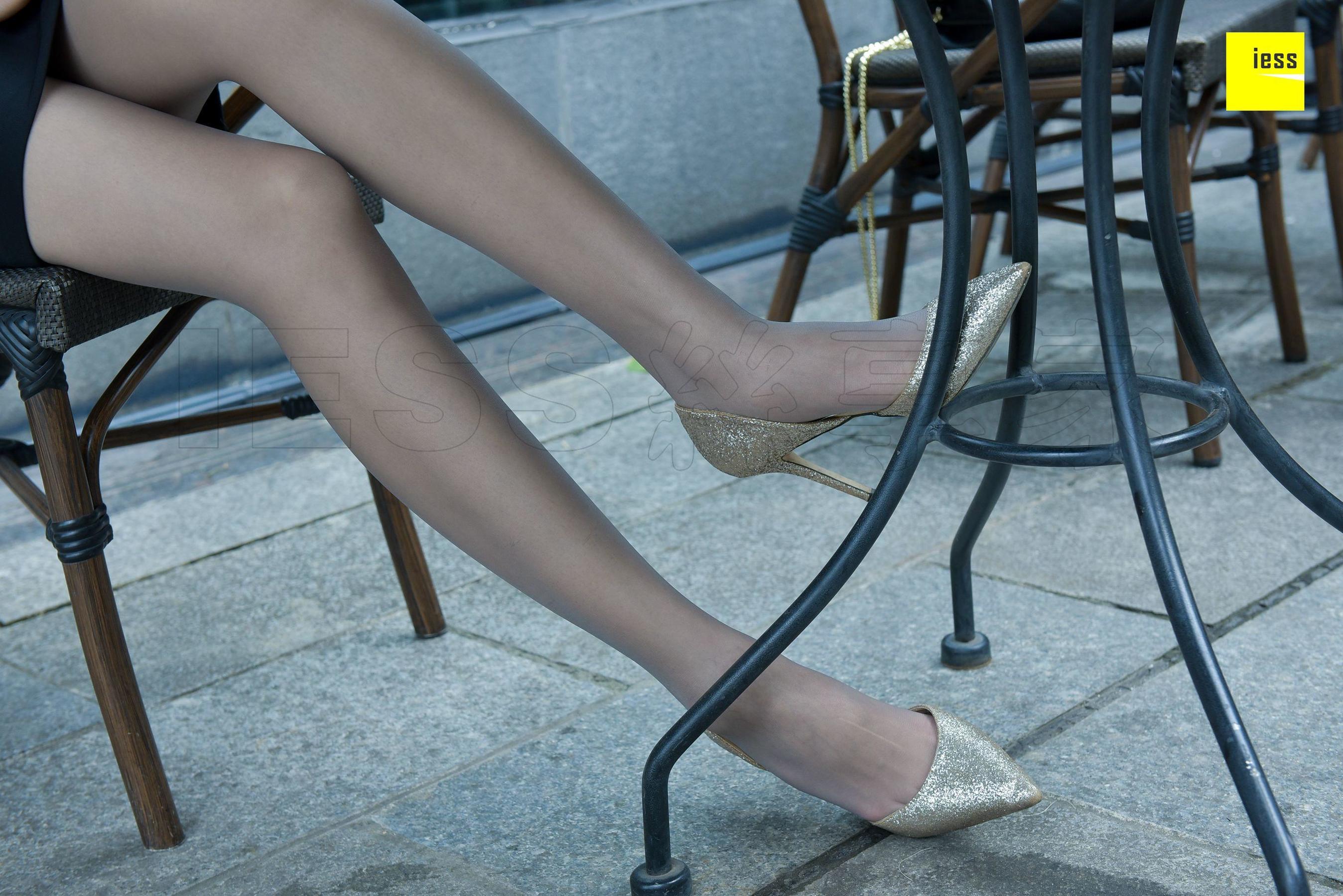 模特七七 《星巴克偶遇同事》[异思趣向IESS] 写真集