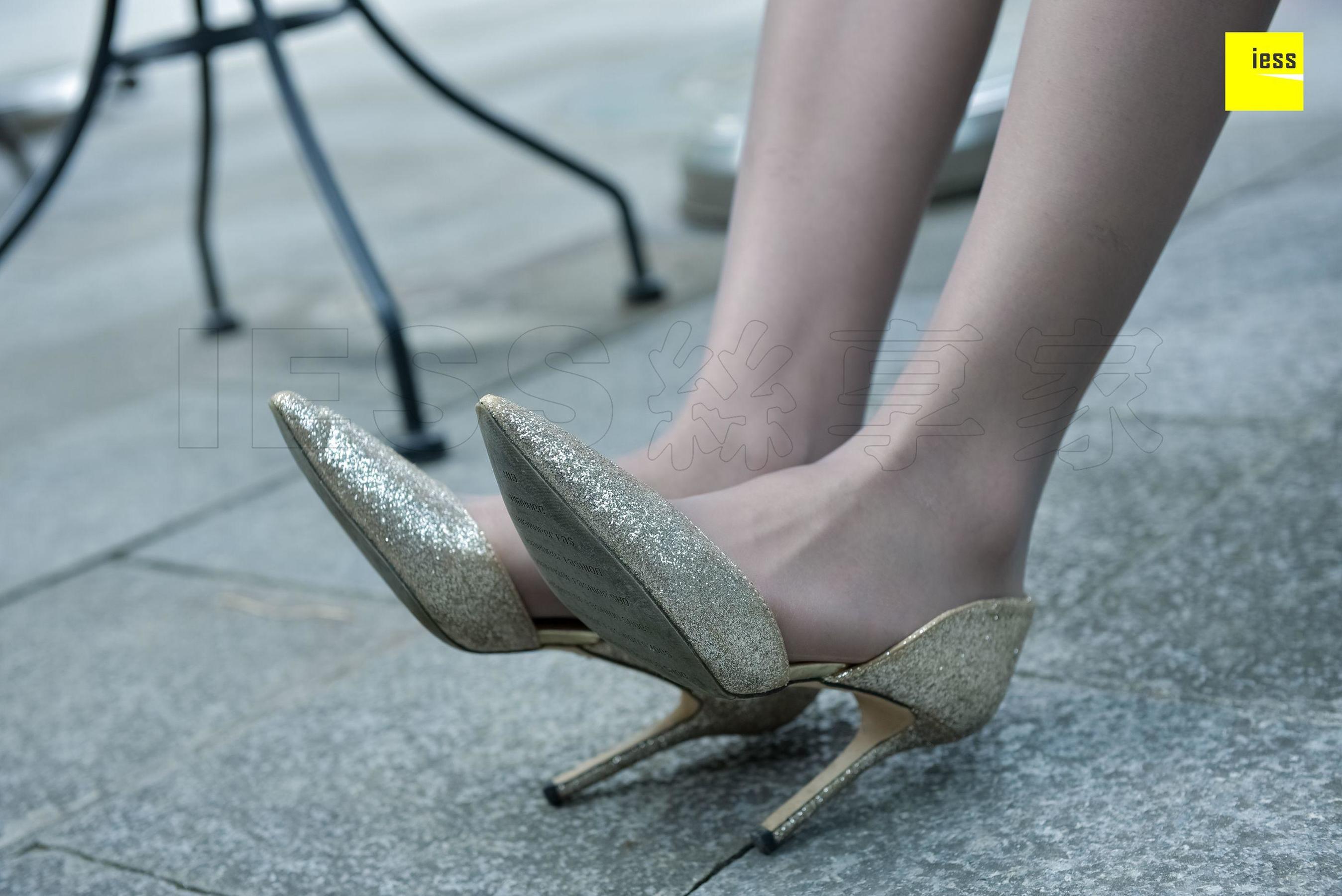 模特七七 《星巴克偶遇同事》[异思趣向IESS] 写真集