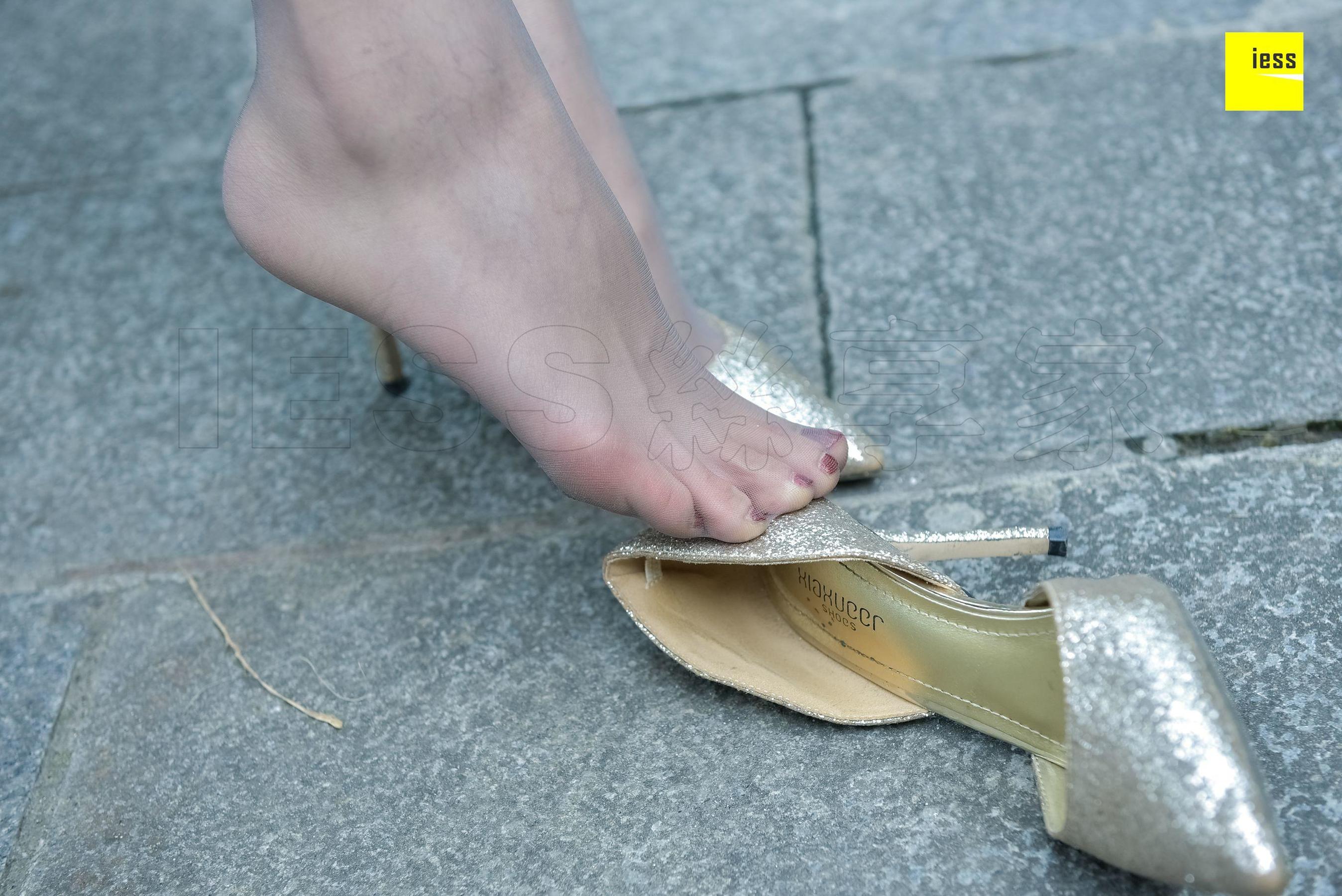 模特七七 《星巴克偶遇同事》[异思趣向IESS] 写真集