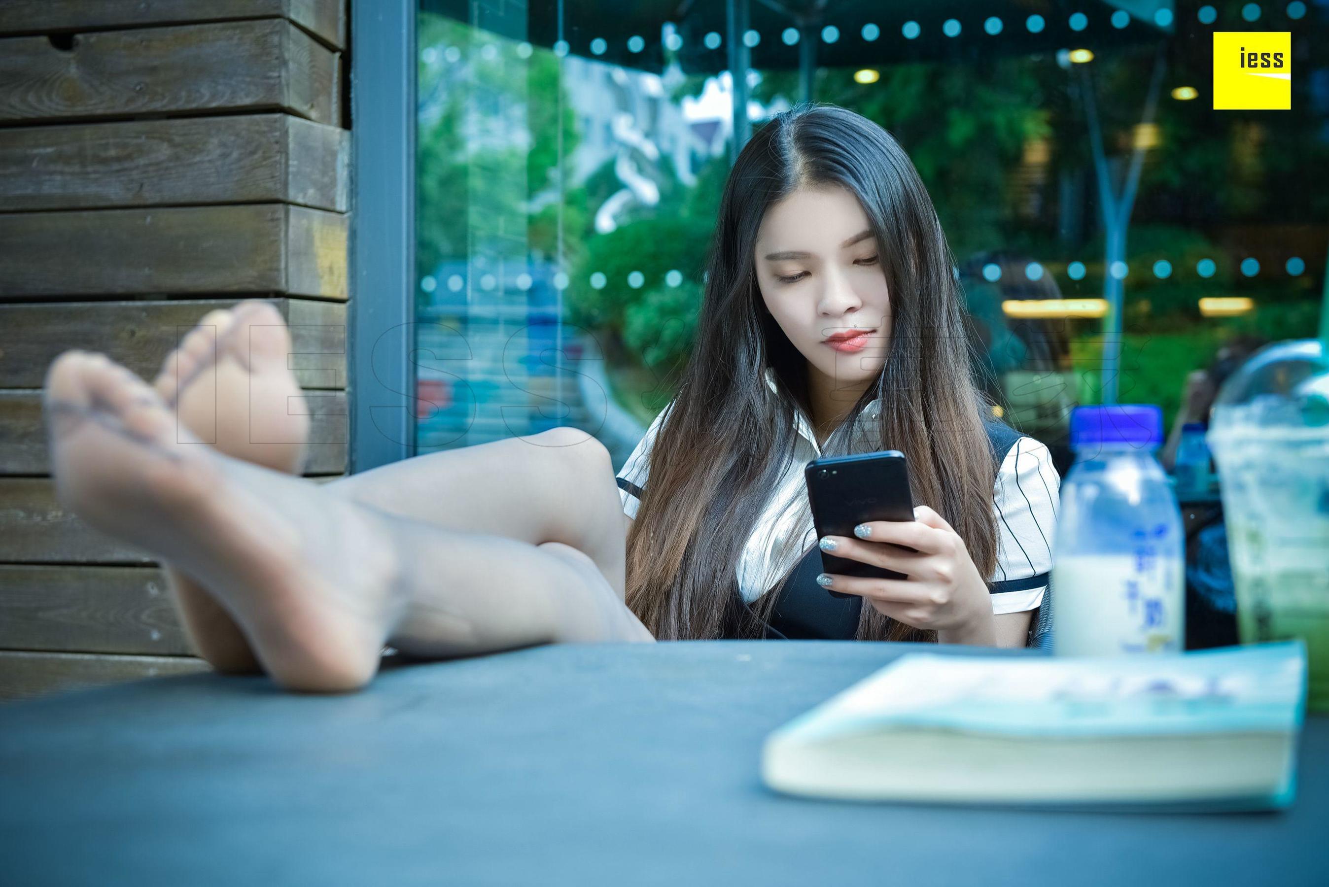 模特七七 《星巴克偶遇同事》[异思趣向IESS] 写真集