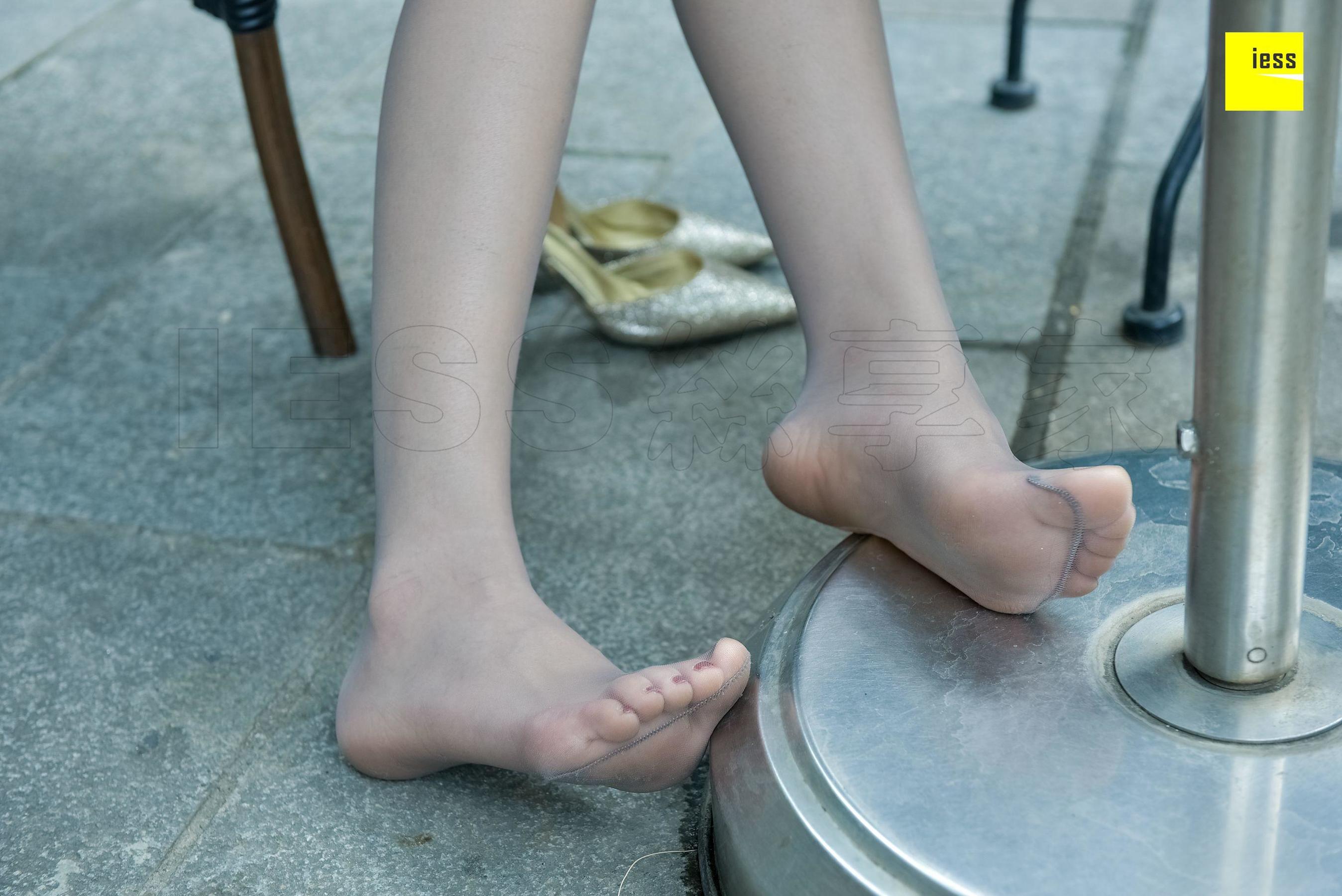 模特七七 《星巴克偶遇同事》[异思趣向IESS] 写真集