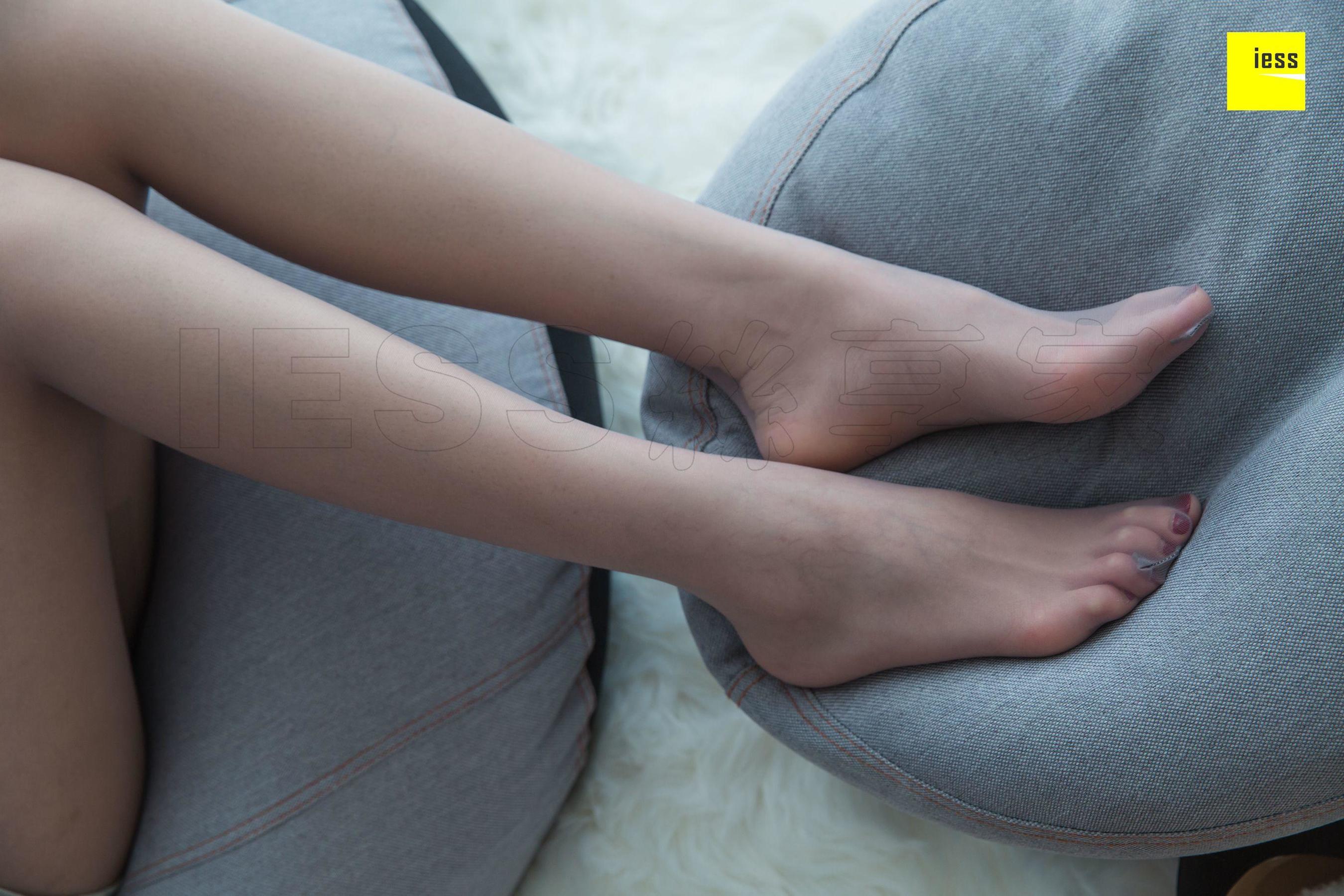 模特七七 《白毛绒地毯上的灰丝》[异思趣向IESS] 写真集