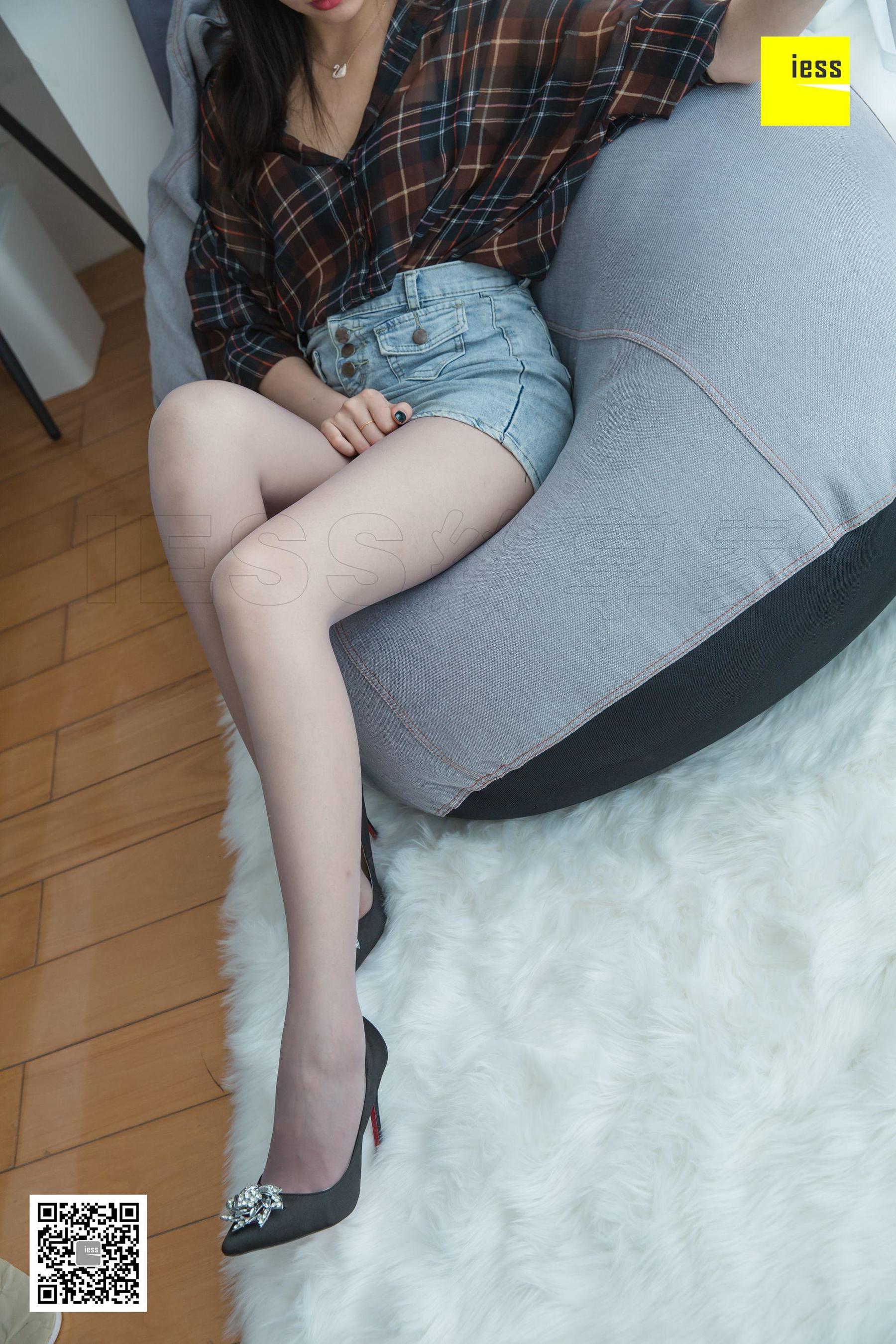 模特七七 《白毛绒地毯上的灰丝》[异思趣向IESS] 写真集