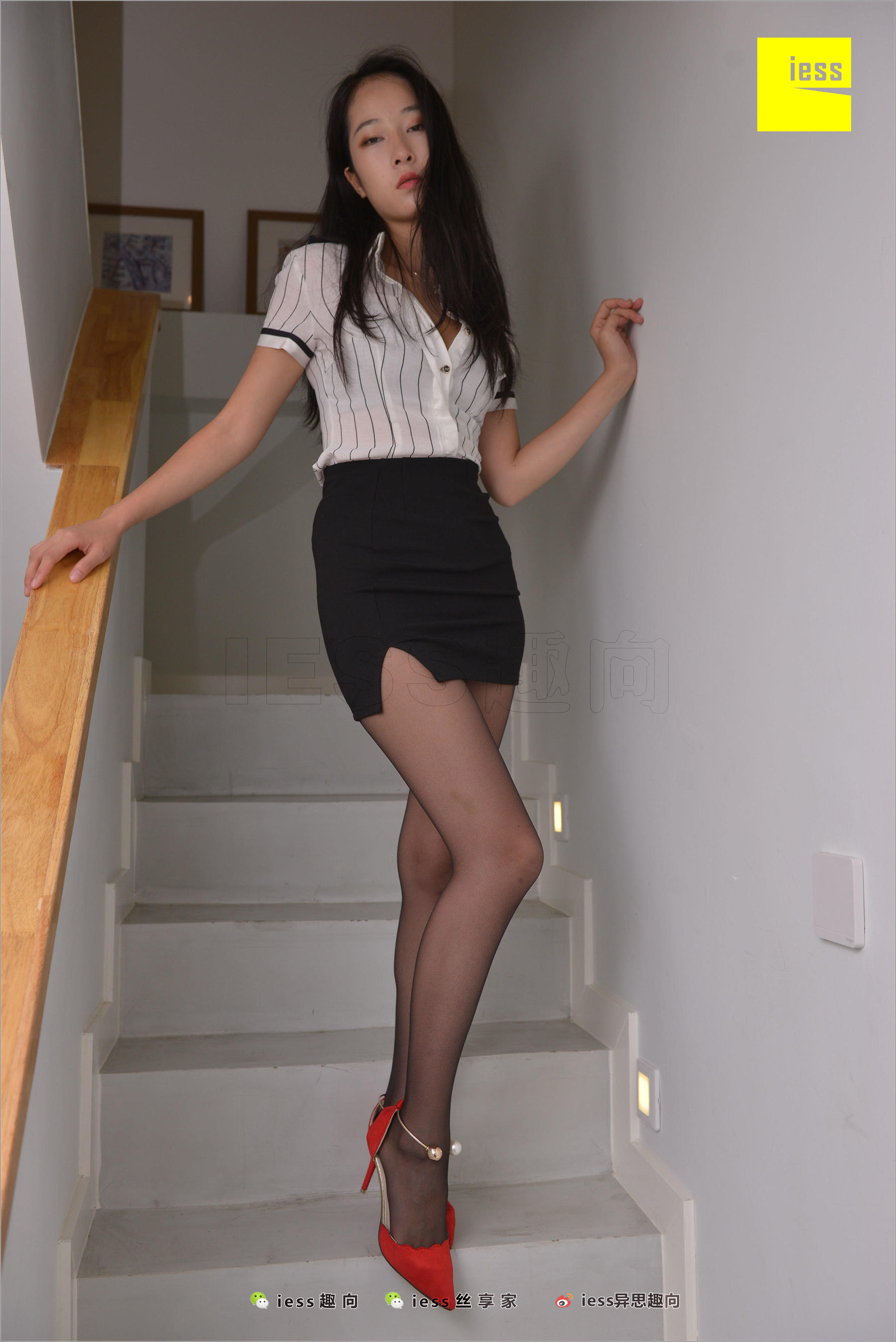 模特宝姿 《狭窄的楼梯》[异思趣向IESS] 写真集