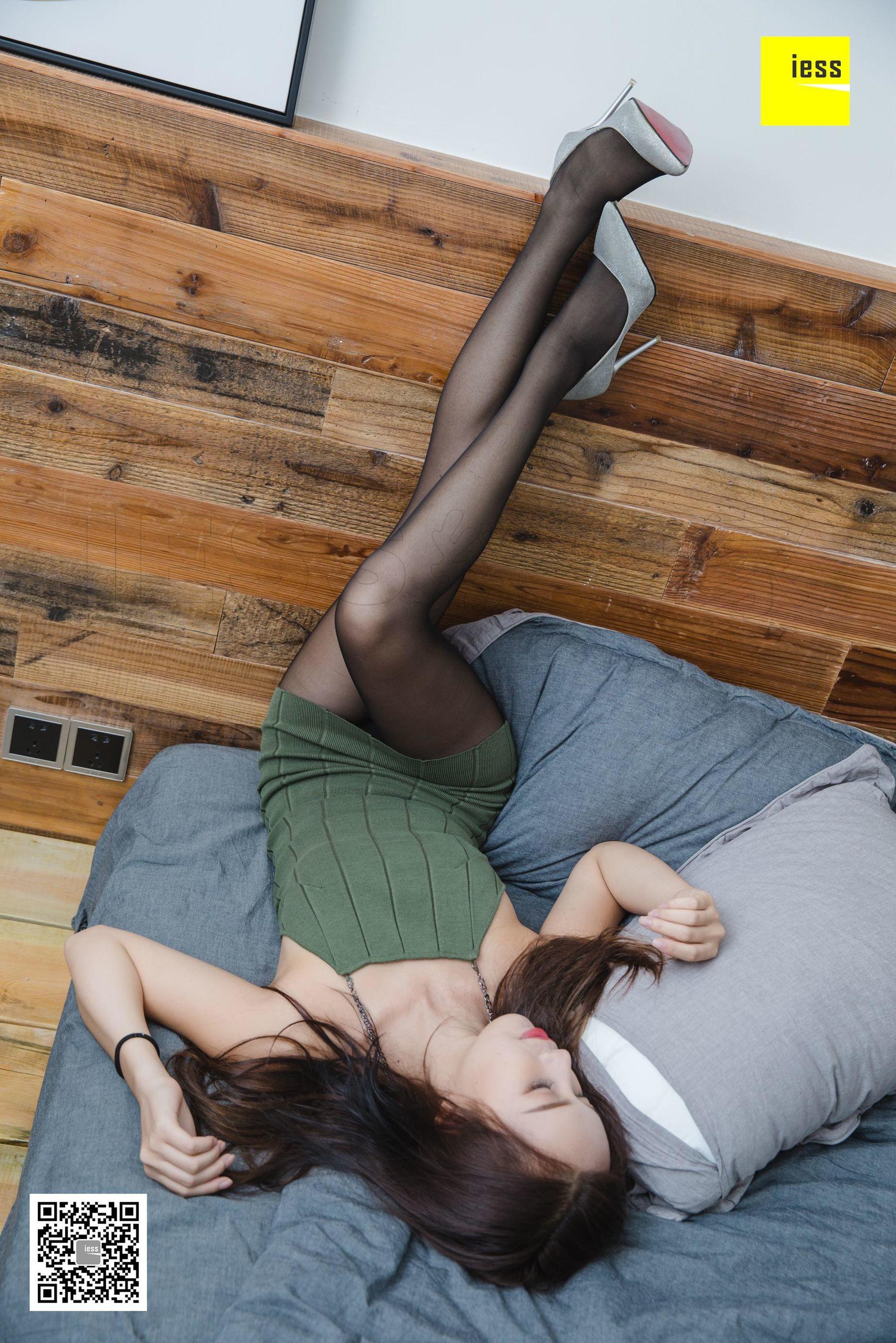 模特小羽 《小羽大露背黑丝》[异思趣向IESS] 写真集