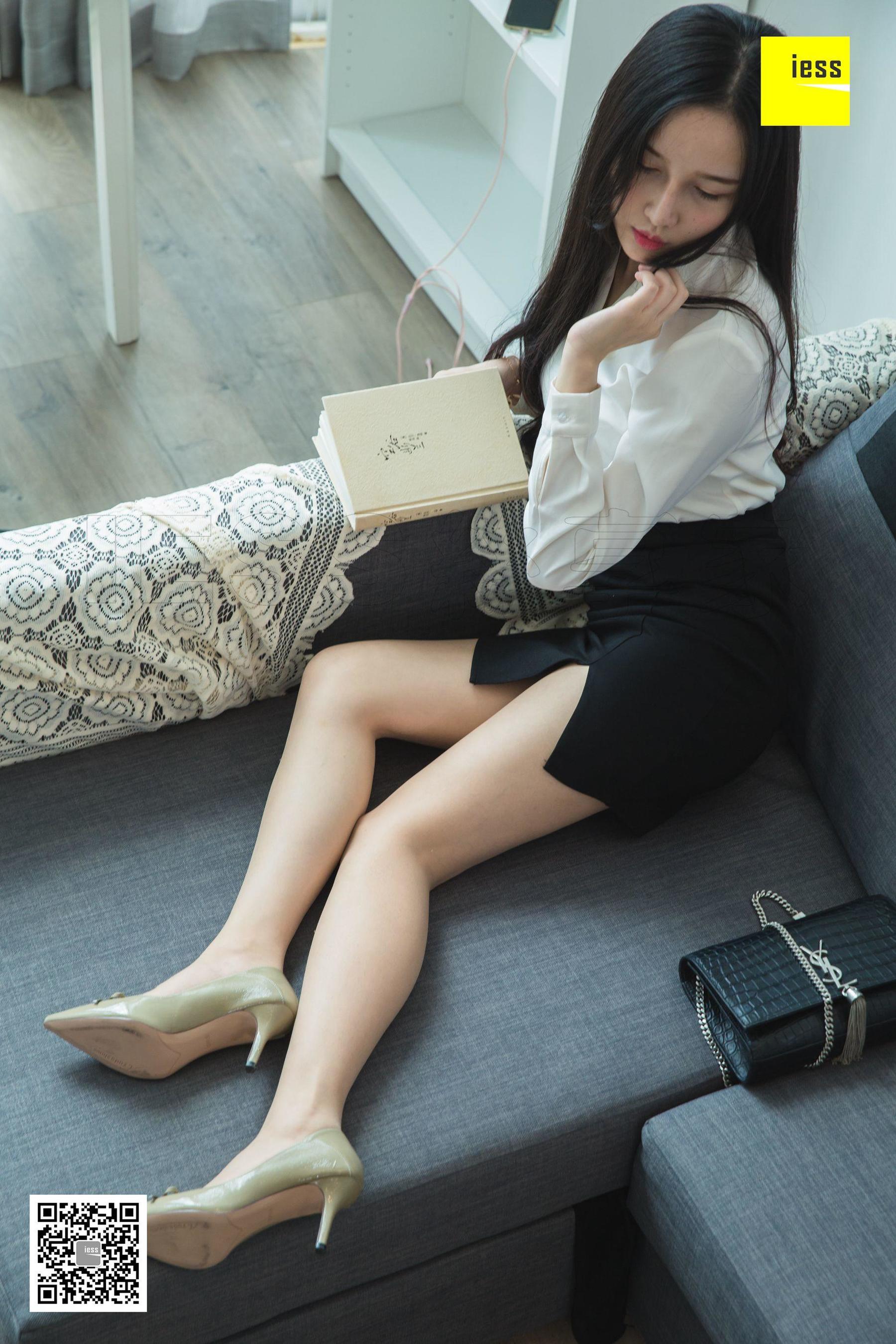 模特文欣 《文欣微肉制服美足》[异思趣向IESS] 写真集