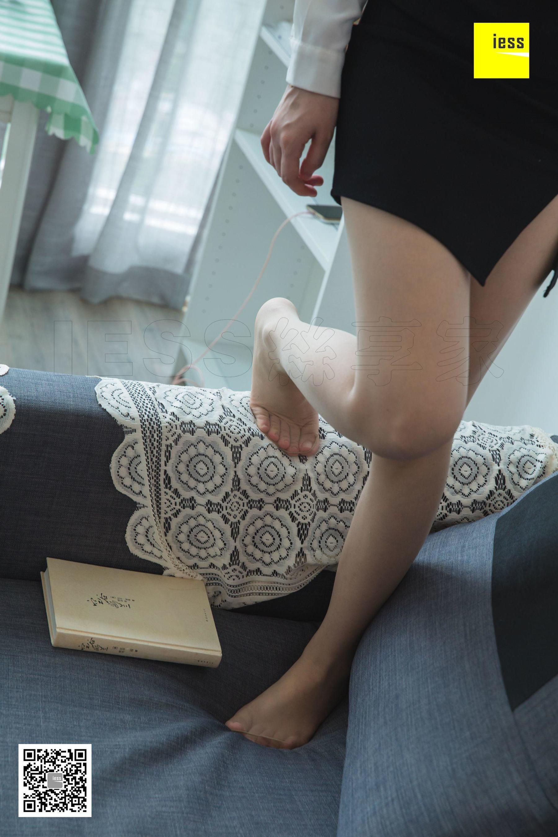 模特文欣 《文欣微肉制服美足》[异思趣向IESS] 写真集