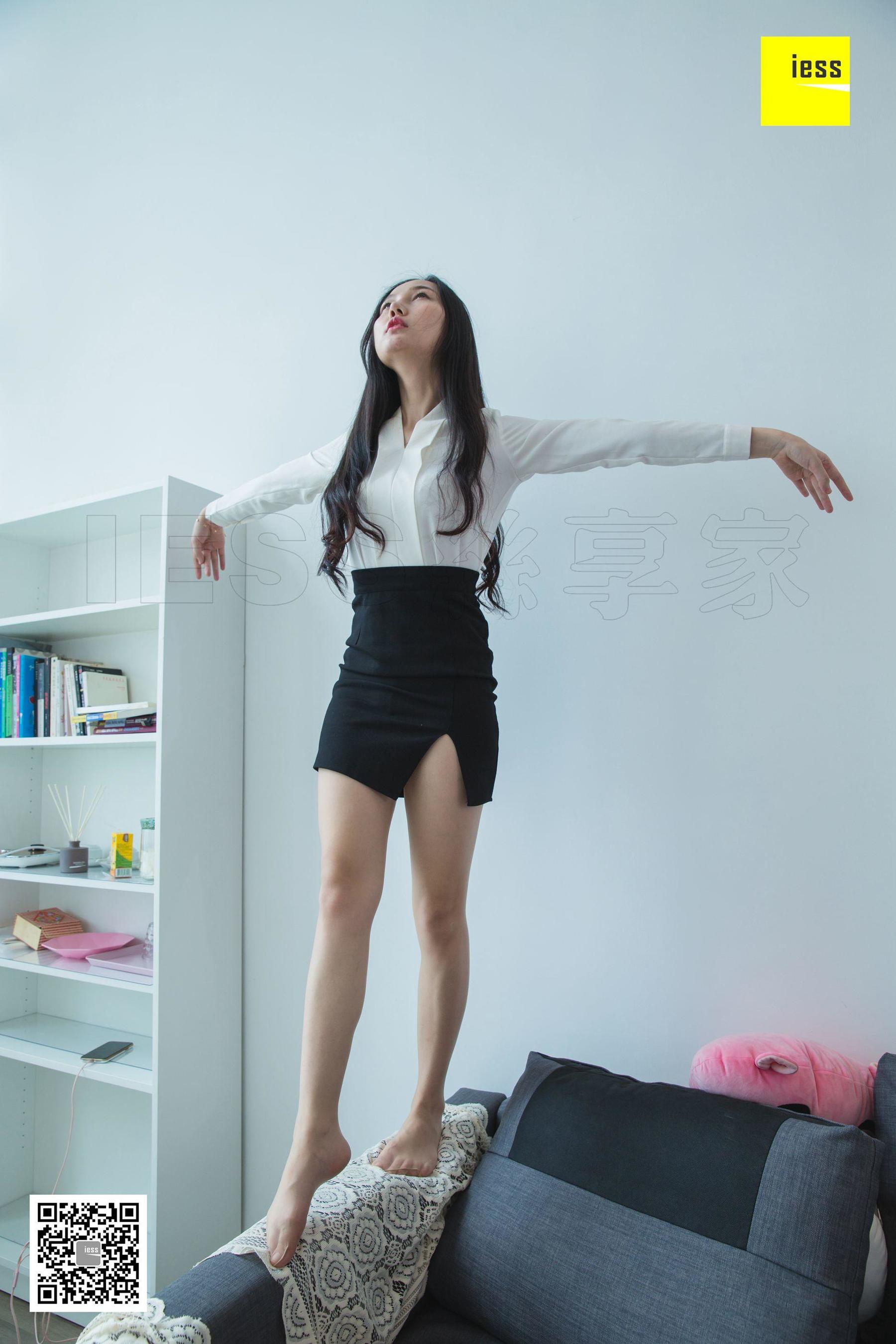 模特文欣 《文欣微肉制服美足》[异思趣向IESS] 写真集