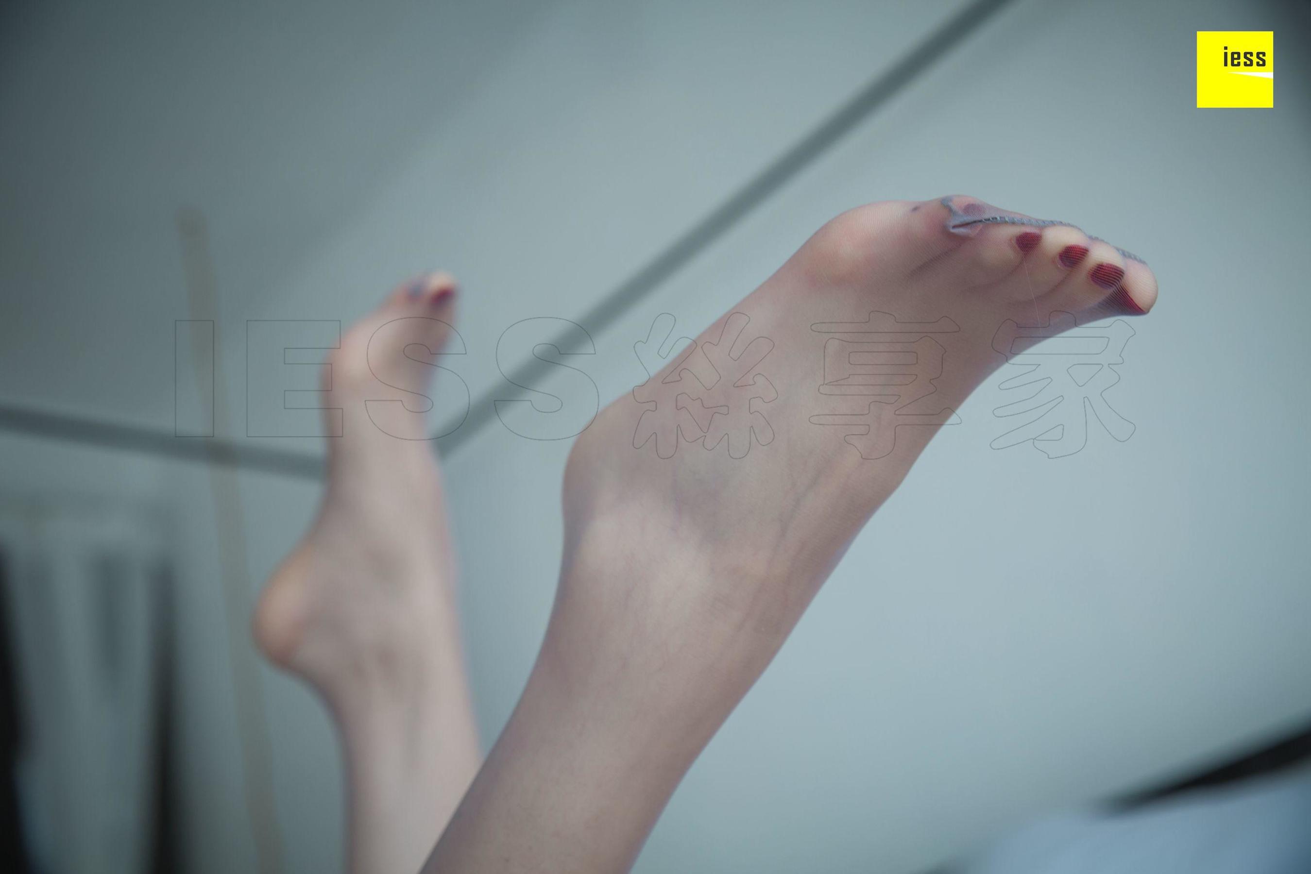 模特七七《拖鞋与高跟鞋》 [异思趣向IESS] 写真集