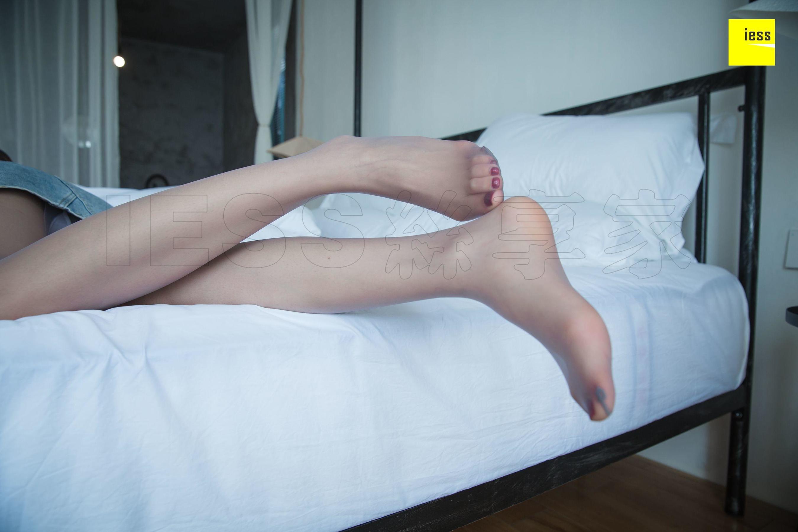 模特七七《拖鞋与高跟鞋》 [异思趣向IESS] 写真集