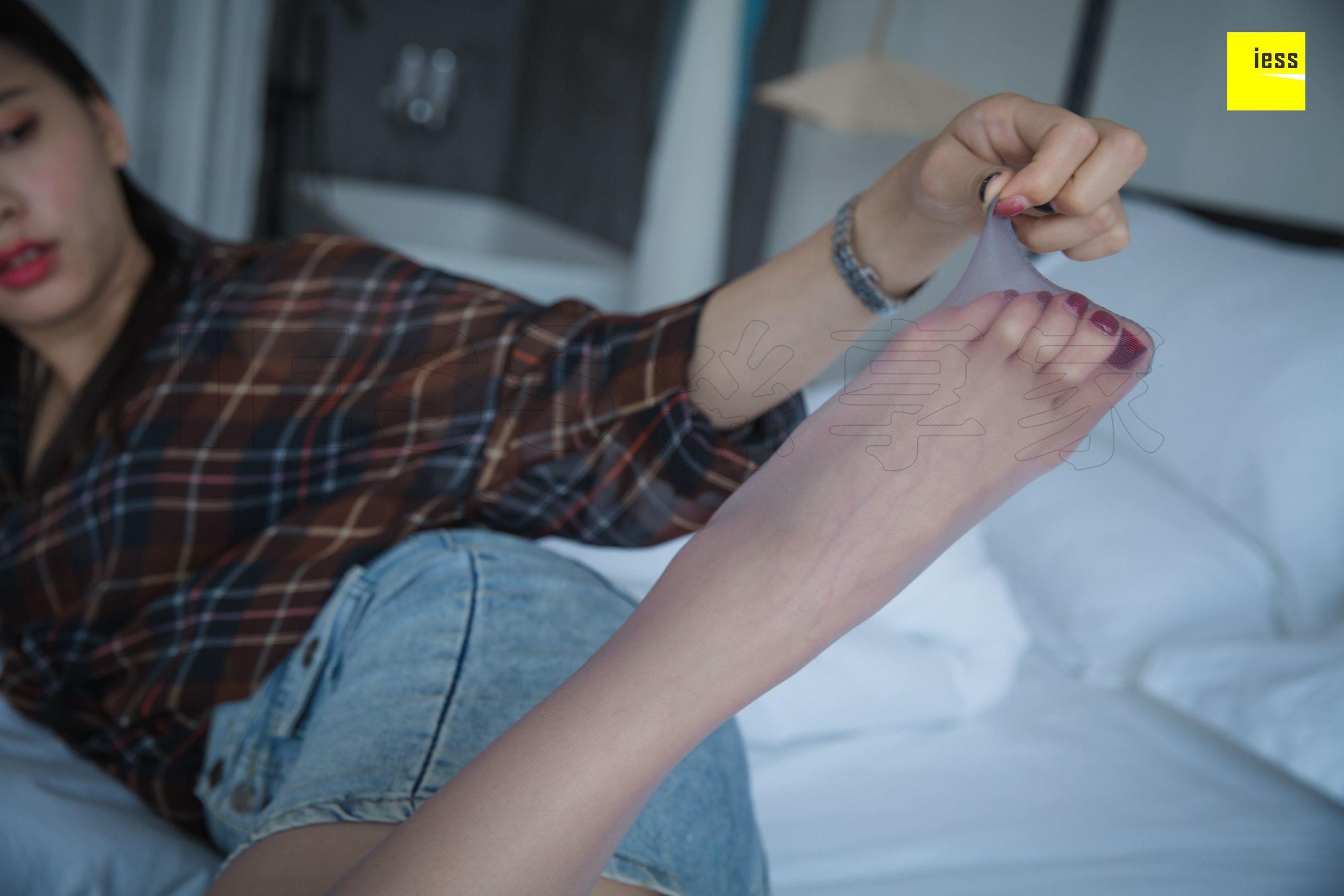 模特七七《拖鞋与高跟鞋》 [异思趣向IESS] 写真集