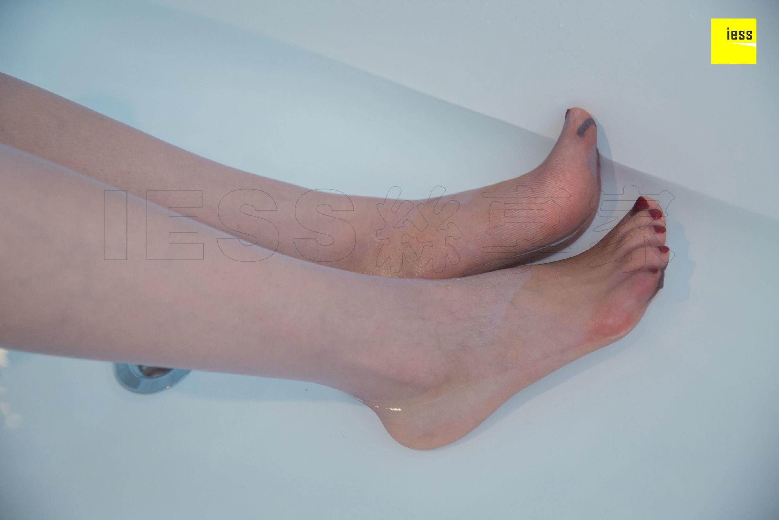 模特七七《拖鞋与高跟鞋》 [异思趣向IESS] 写真集