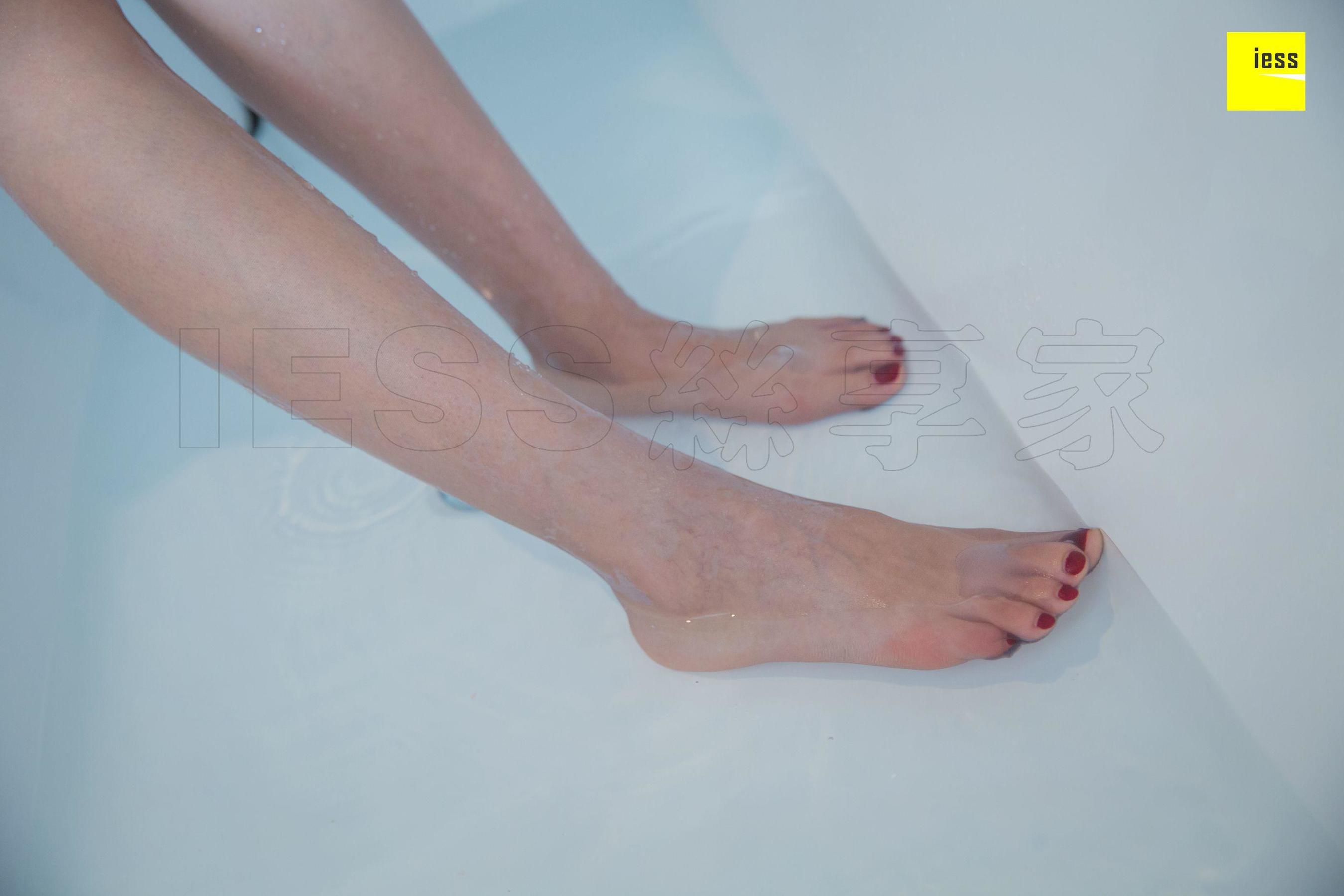 模特七七《拖鞋与高跟鞋》 [异思趣向IESS] 写真集