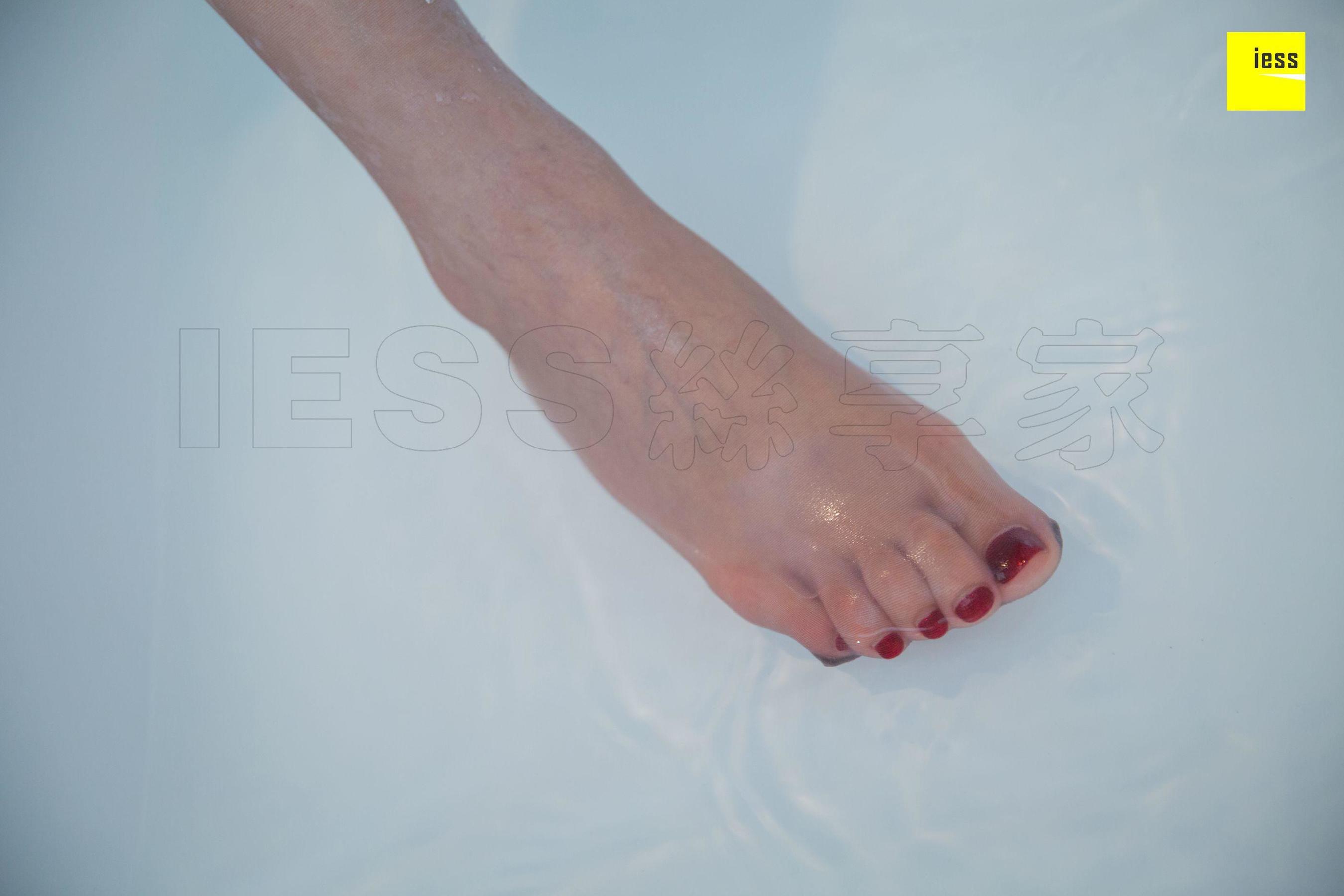 模特七七《拖鞋与高跟鞋》 [异思趣向IESS] 写真集