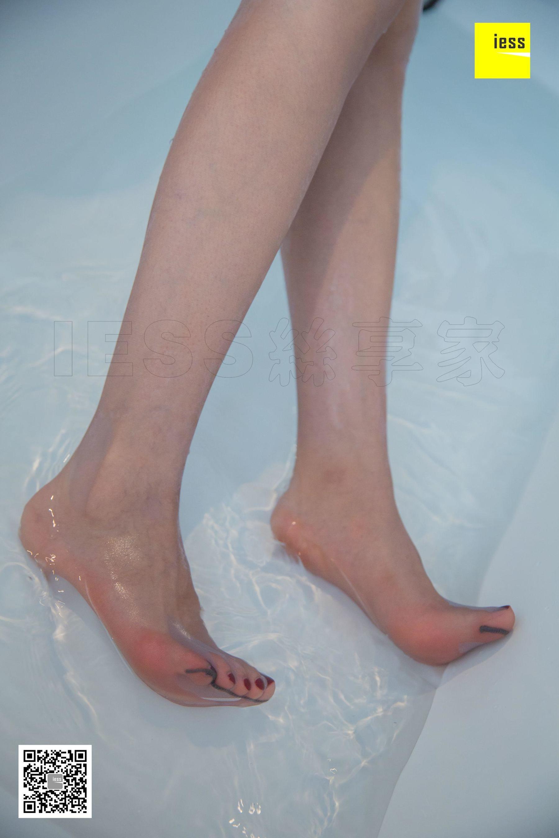 模特七七《拖鞋与高跟鞋》 [异思趣向IESS] 写真集