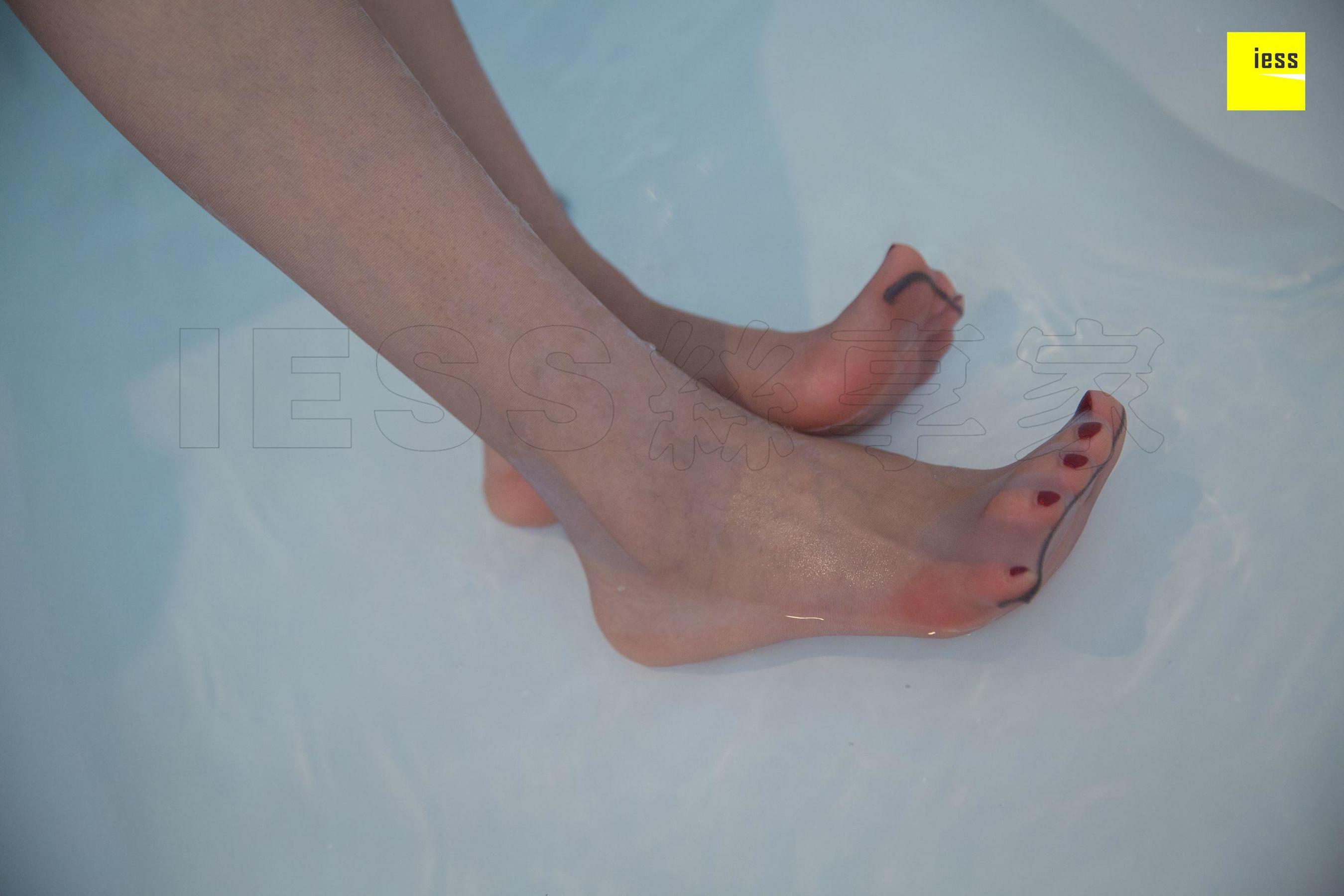 模特七七《拖鞋与高跟鞋》 [异思趣向IESS] 写真集