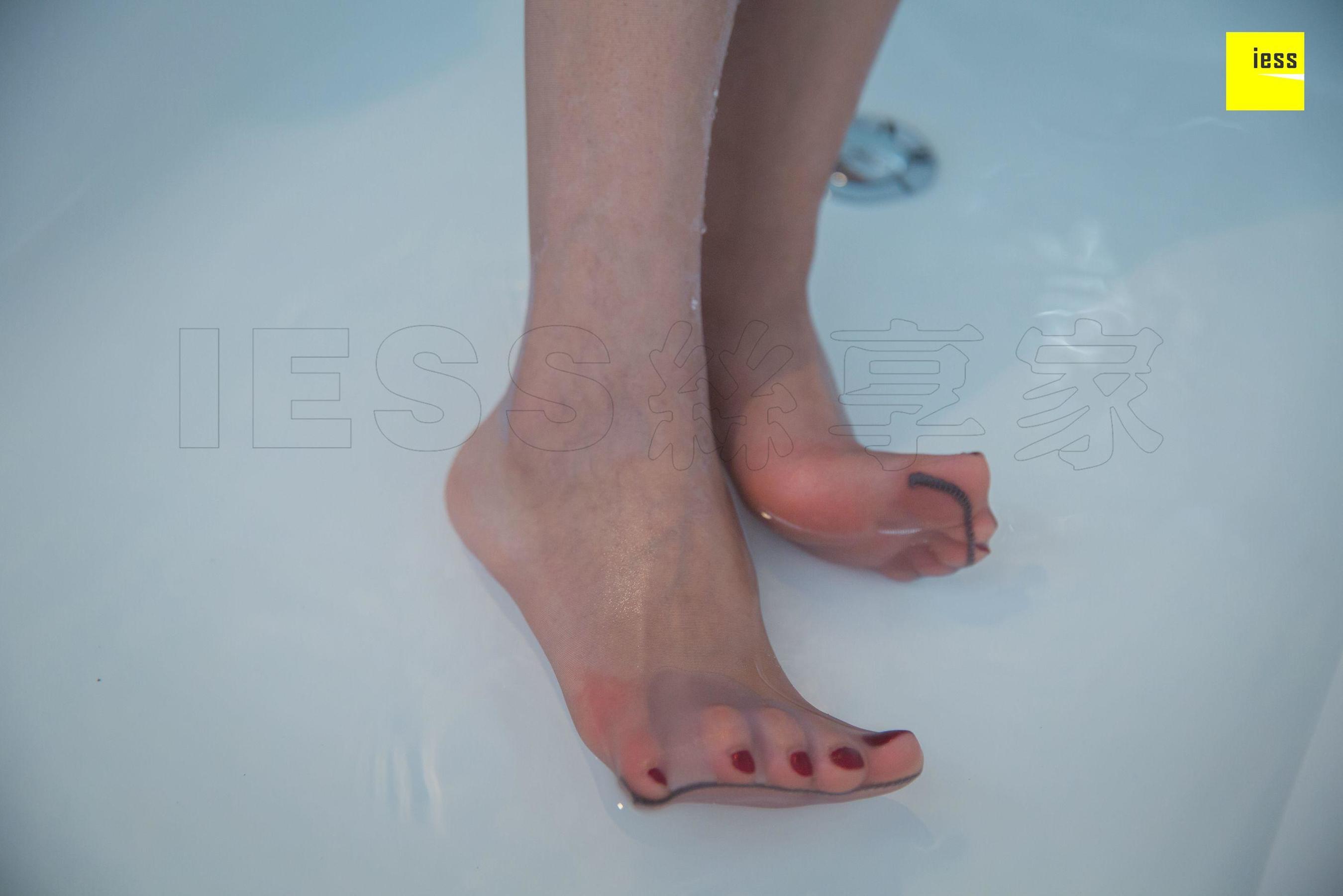 模特七七《拖鞋与高跟鞋》 [异思趣向IESS] 写真集